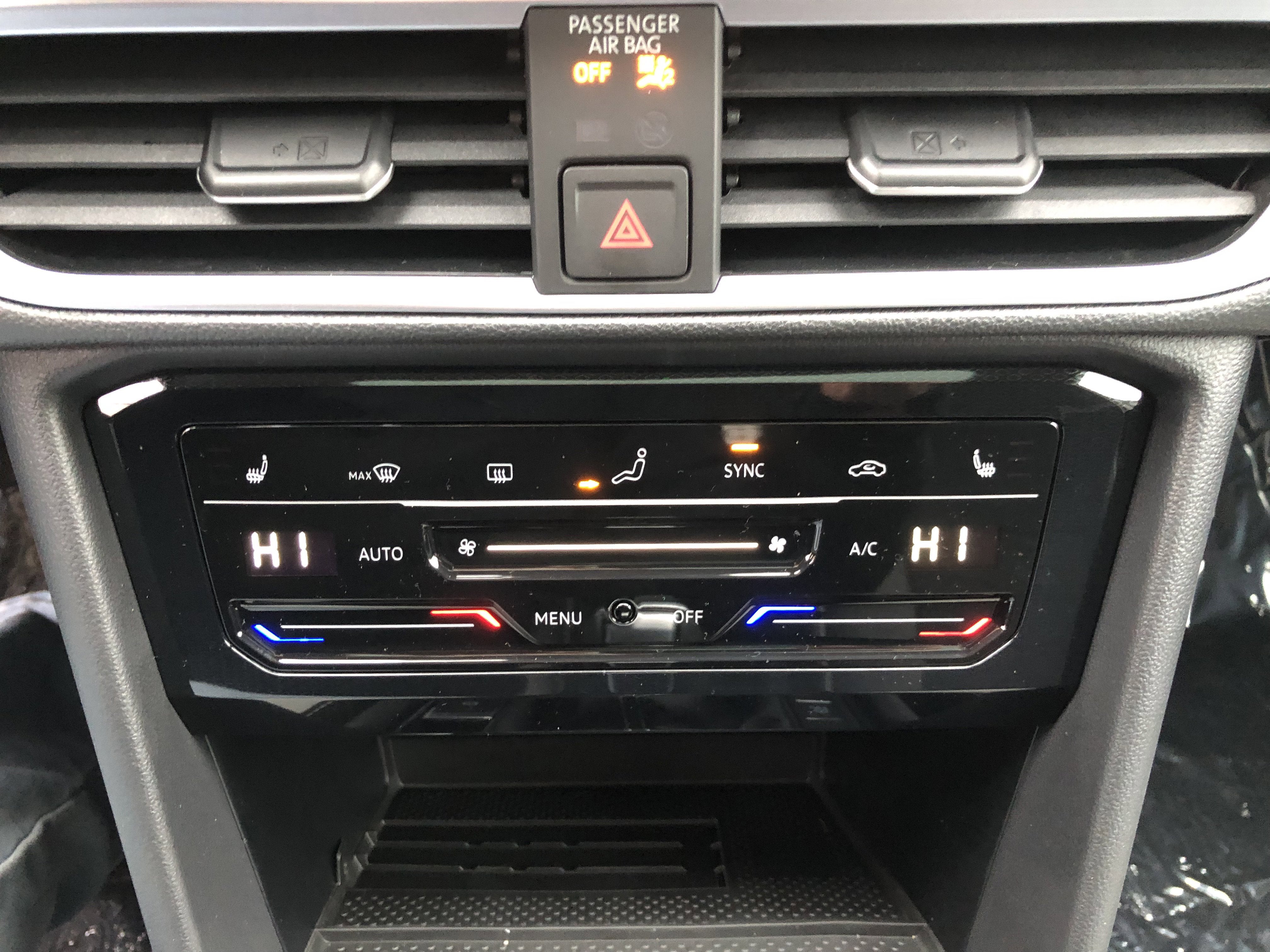 2026 Volkswagen Taos SE w/panoramic sunroof