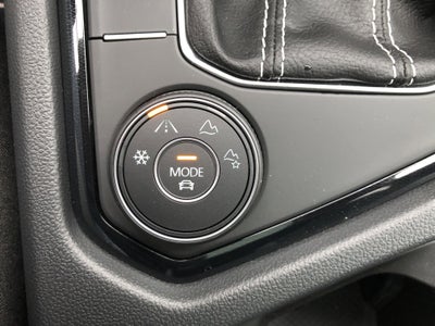 2026 Volkswagen Taos SE w/panoramic sunroof