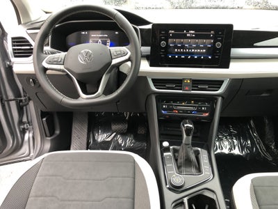 2026 Volkswagen Taos SE w/panoramic sunroof