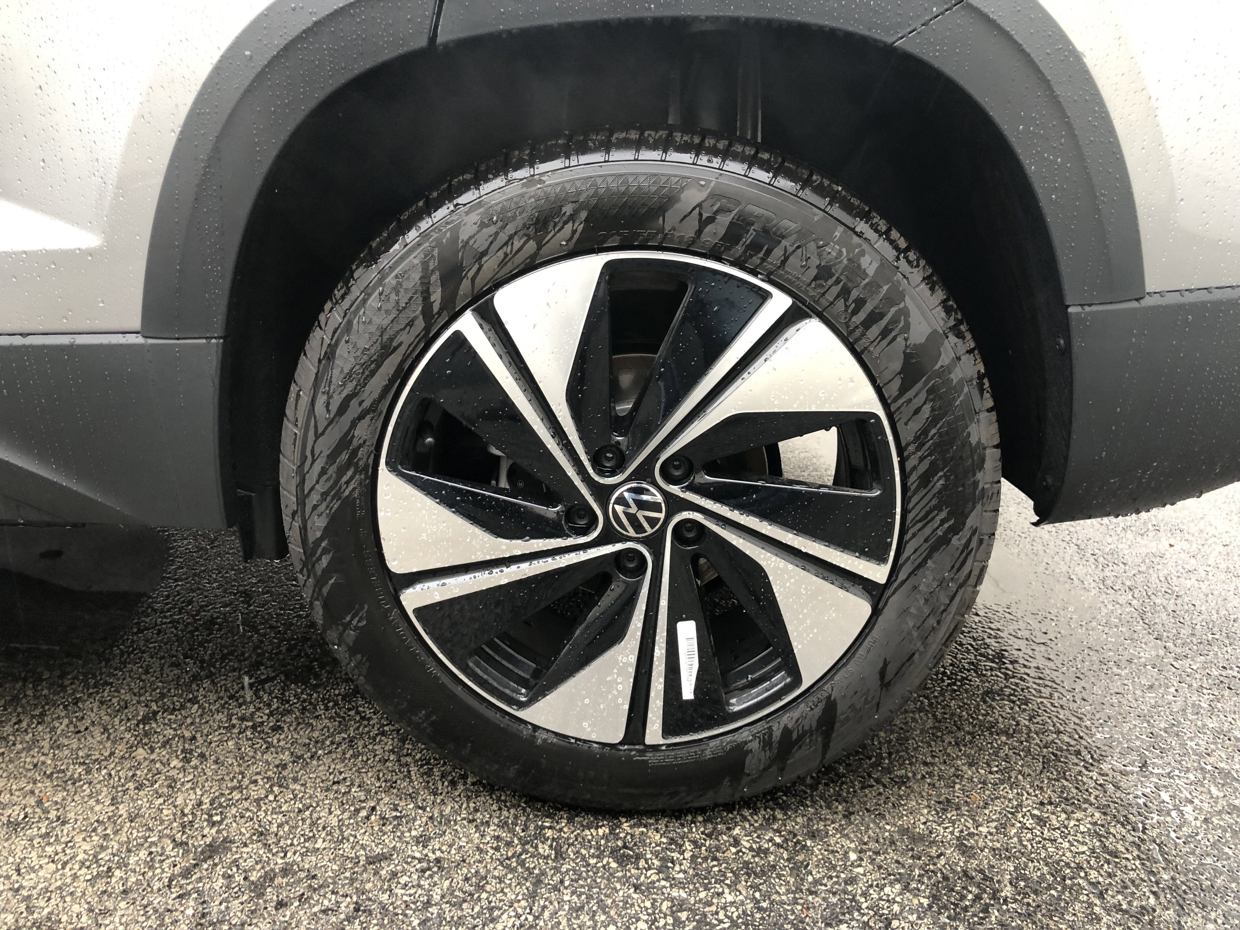 2026 Volkswagen Taos SE w/panoramic sunroof