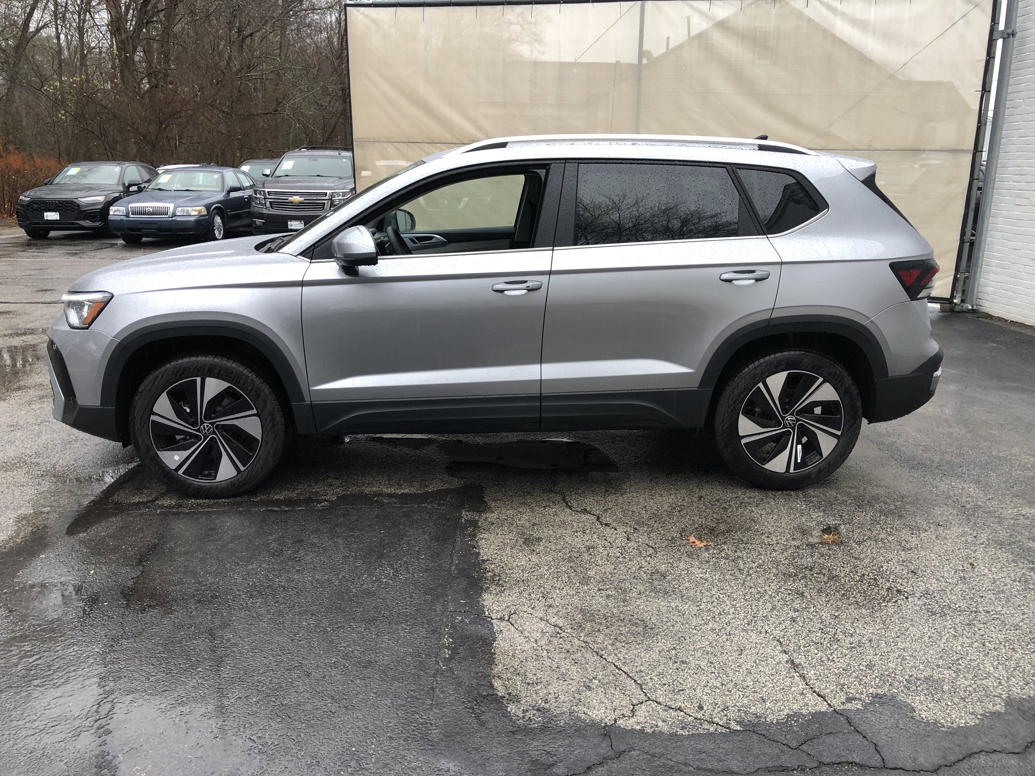 2026 Volkswagen Taos SE w/panoramic sunroof