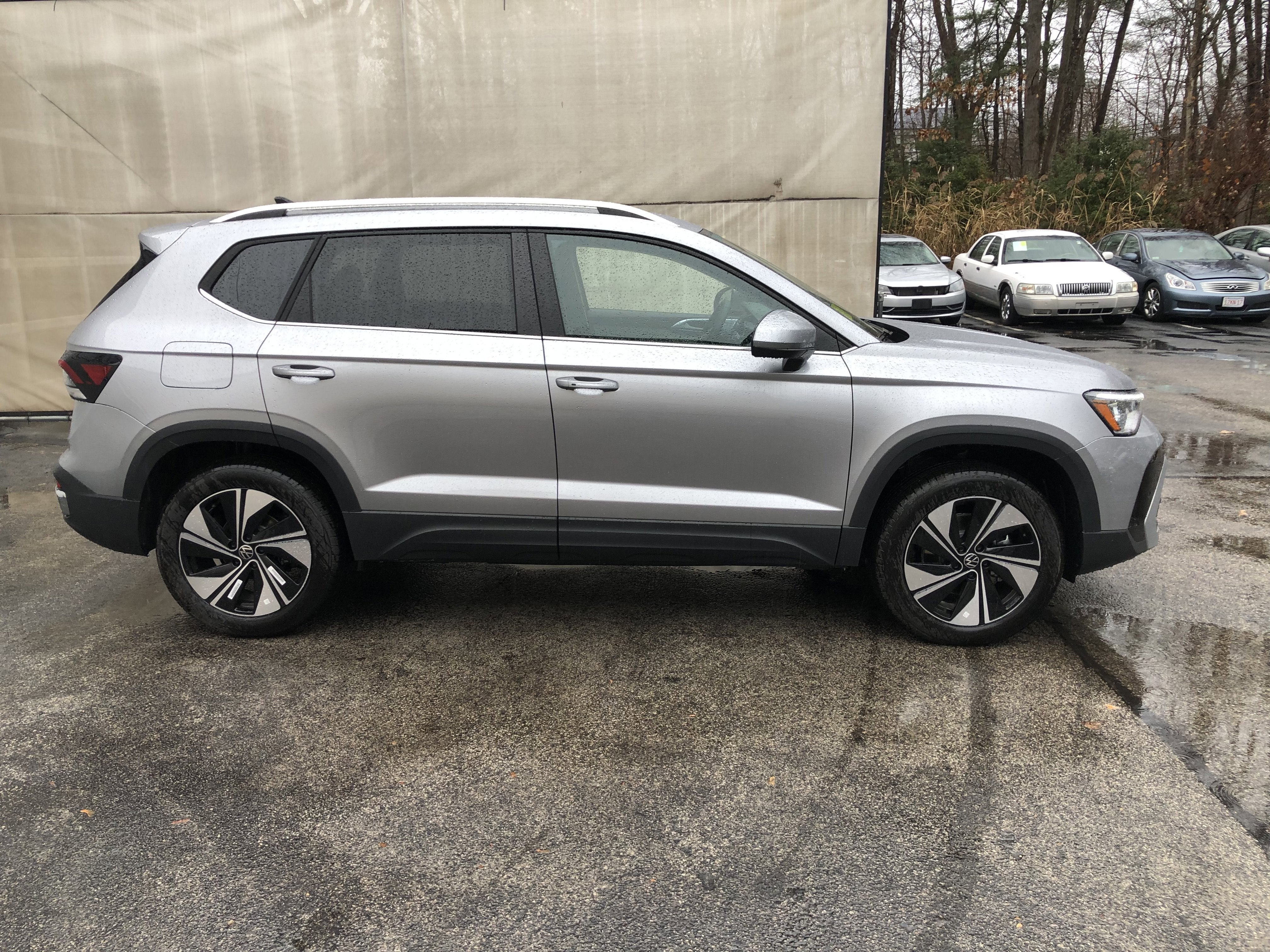 2026 Volkswagen Taos SE w/panoramic sunroof
