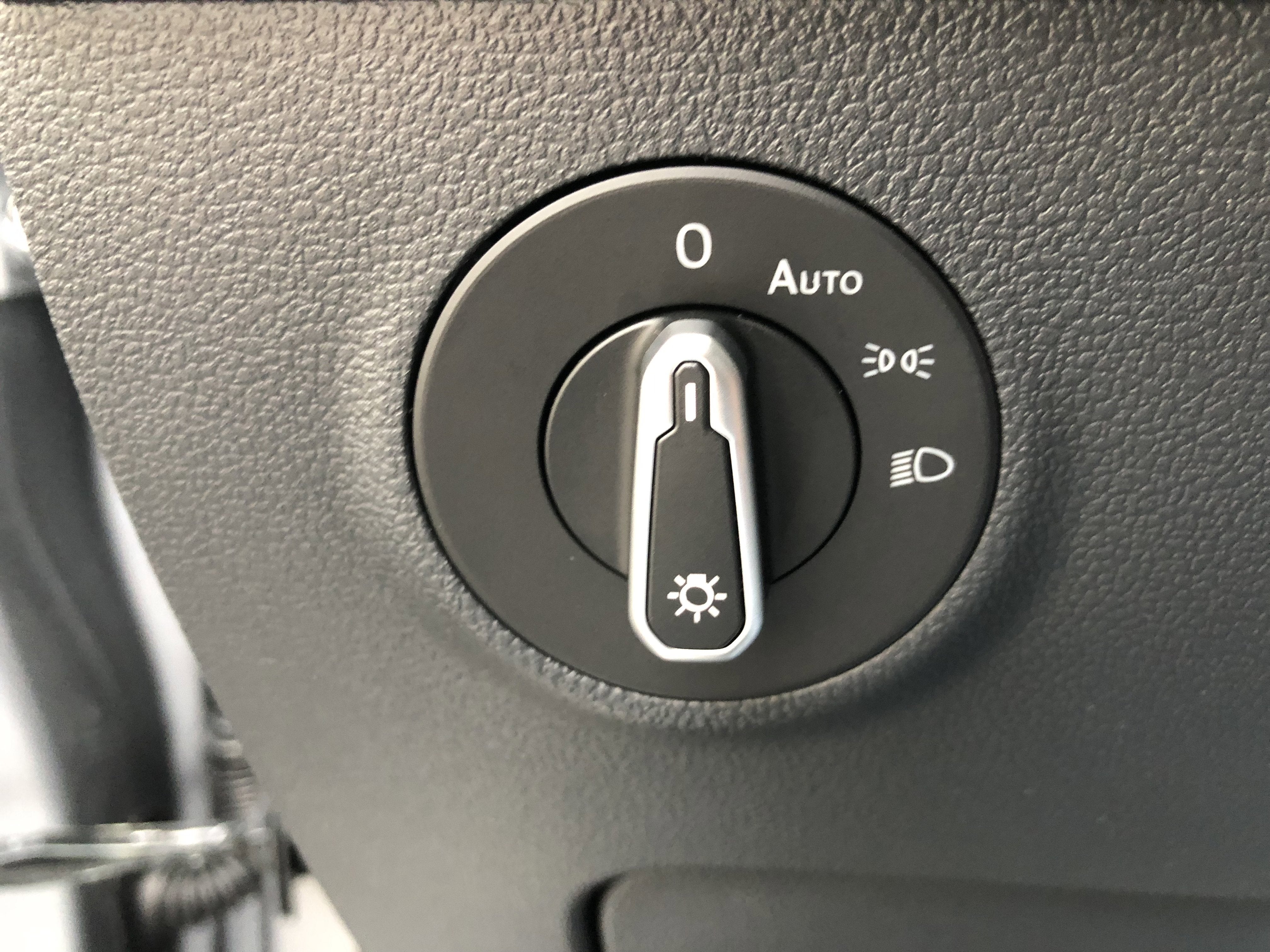 2026 Volkswagen Taos SE w/panoramic sunroof