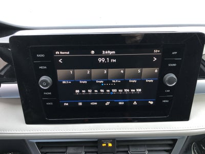 2026 Volkswagen Taos SE w/panoramic sunroof