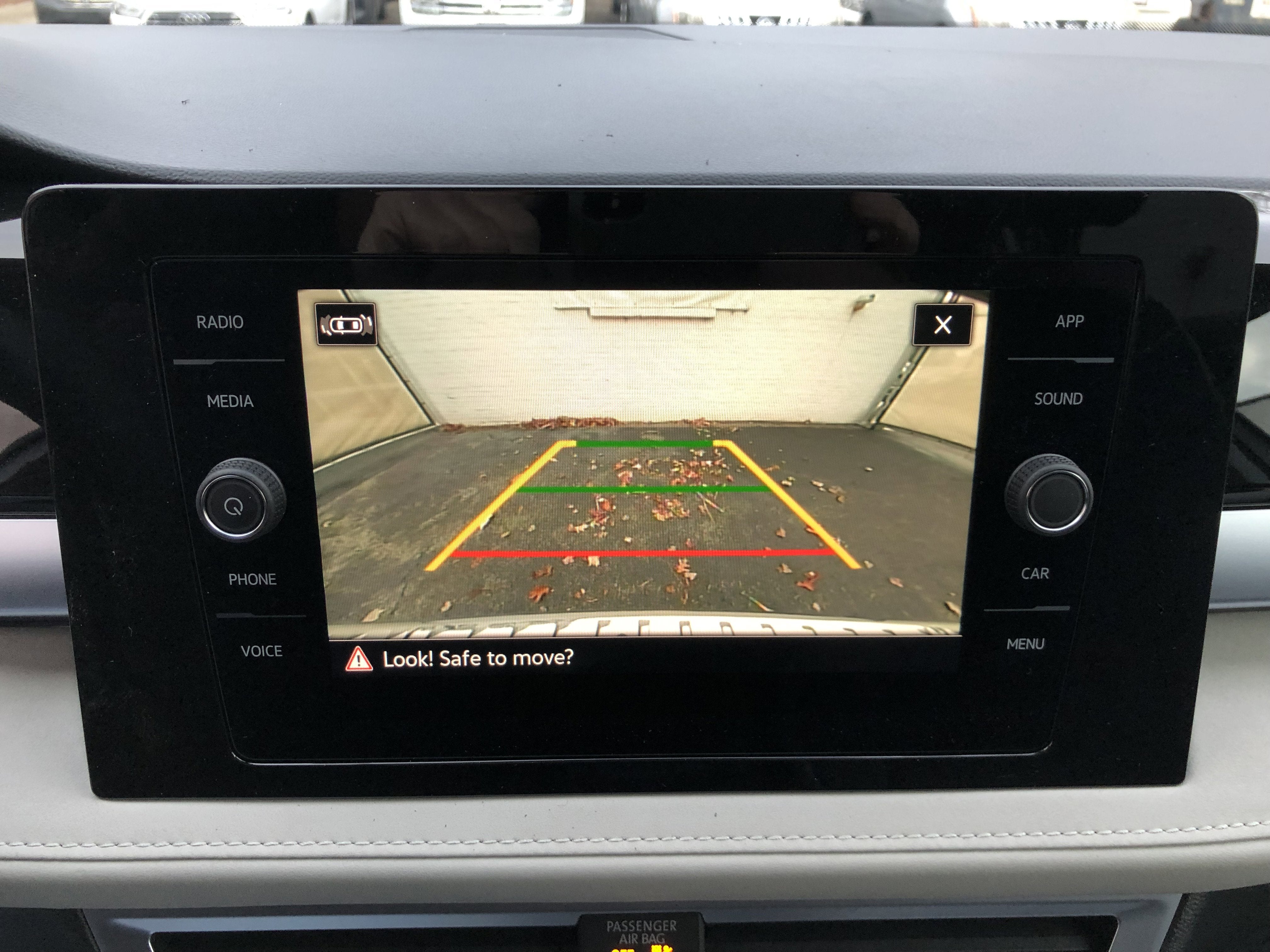 2026 Volkswagen Taos SE w/panoramic sunroof