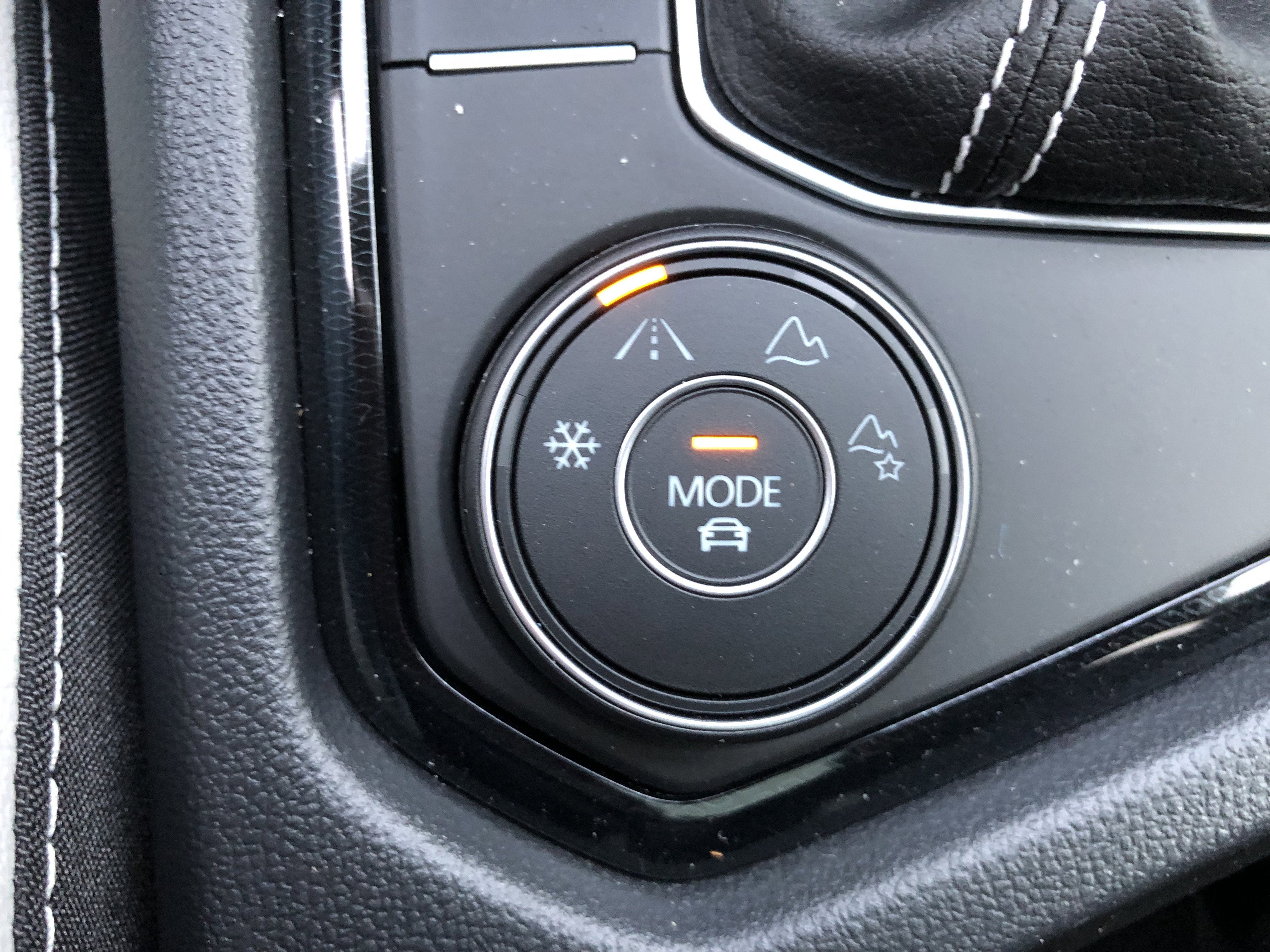 2026 Volkswagen Taos SE w/panoramic sunroof