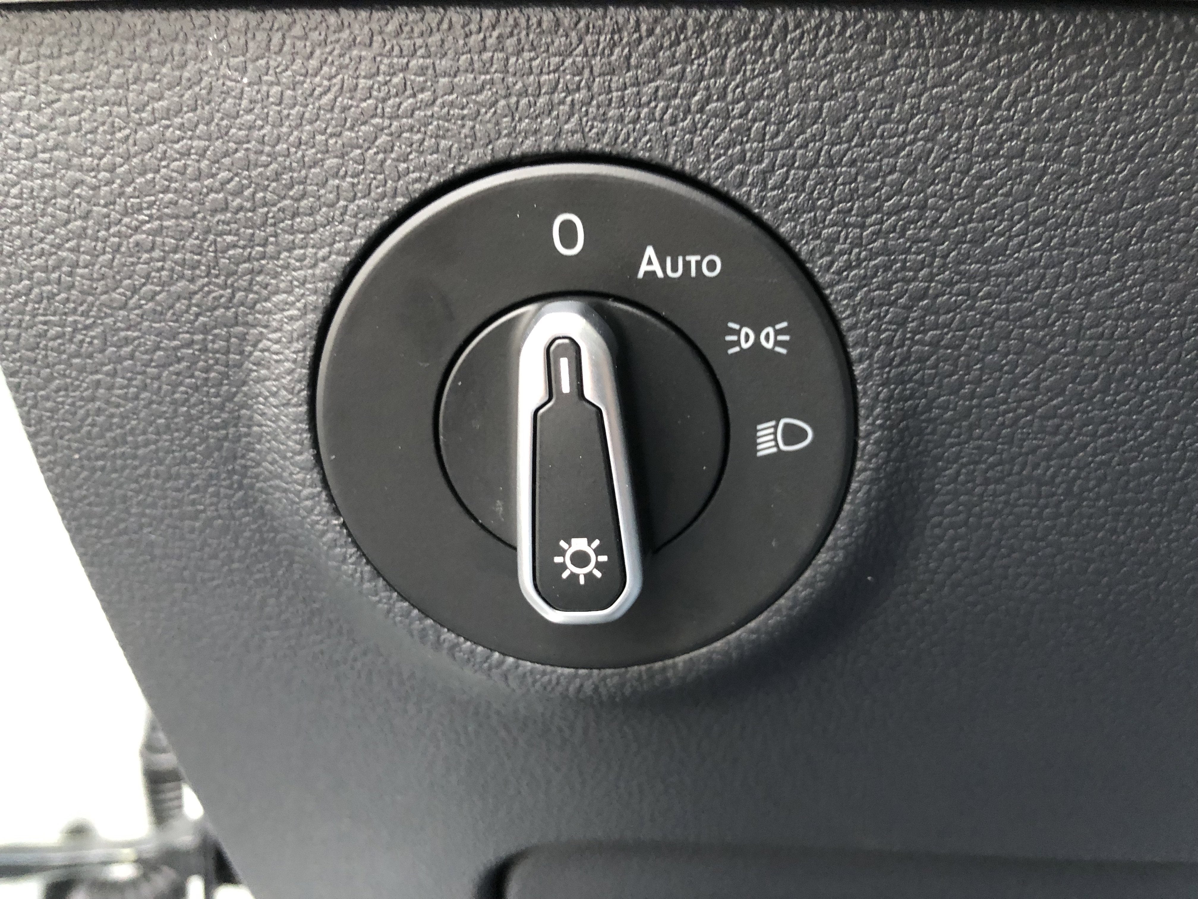 2026 Volkswagen Taos SE w/panoramic sunroof