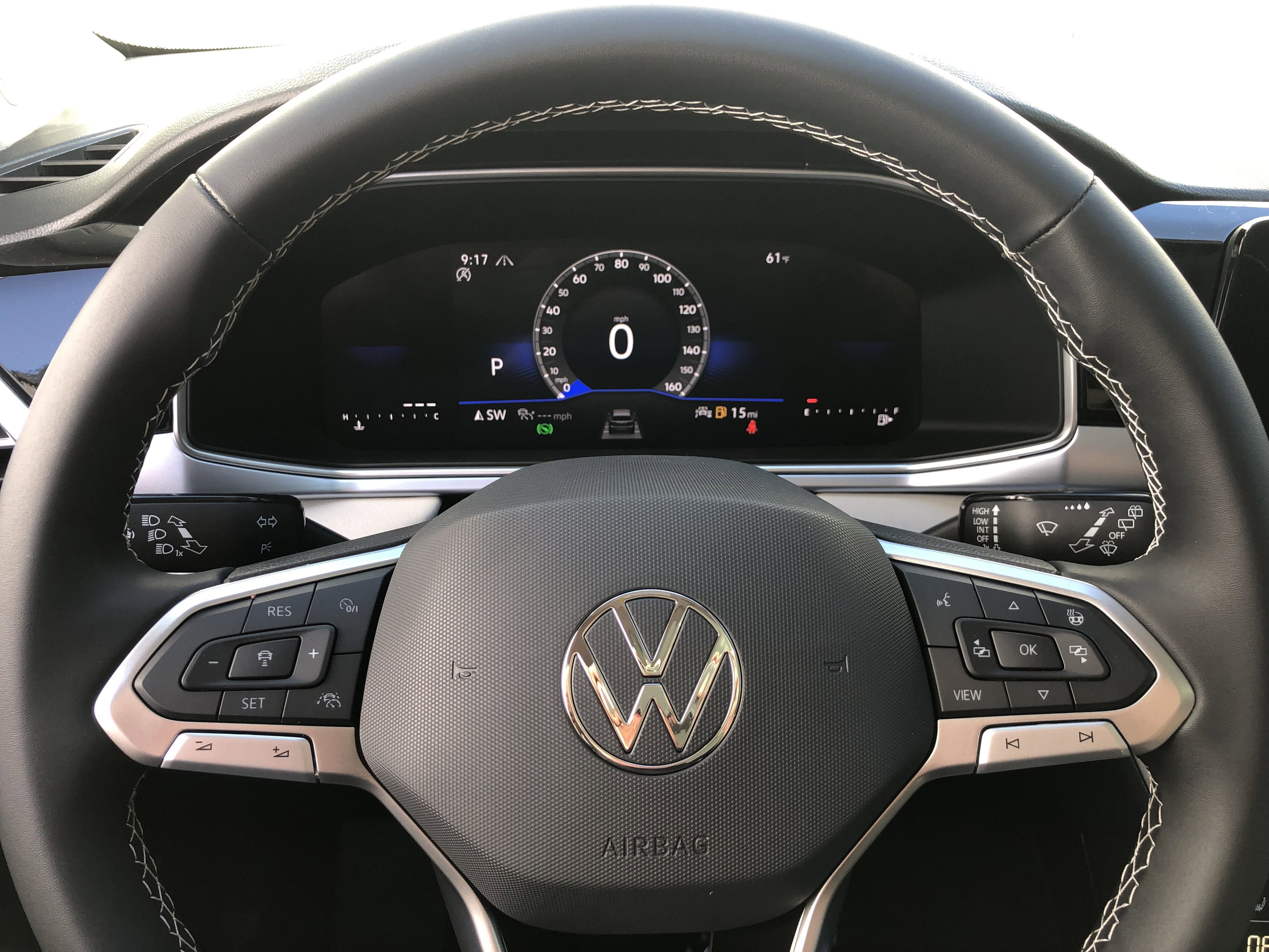 2026 Volkswagen Taos SE w/panoramic sunroof