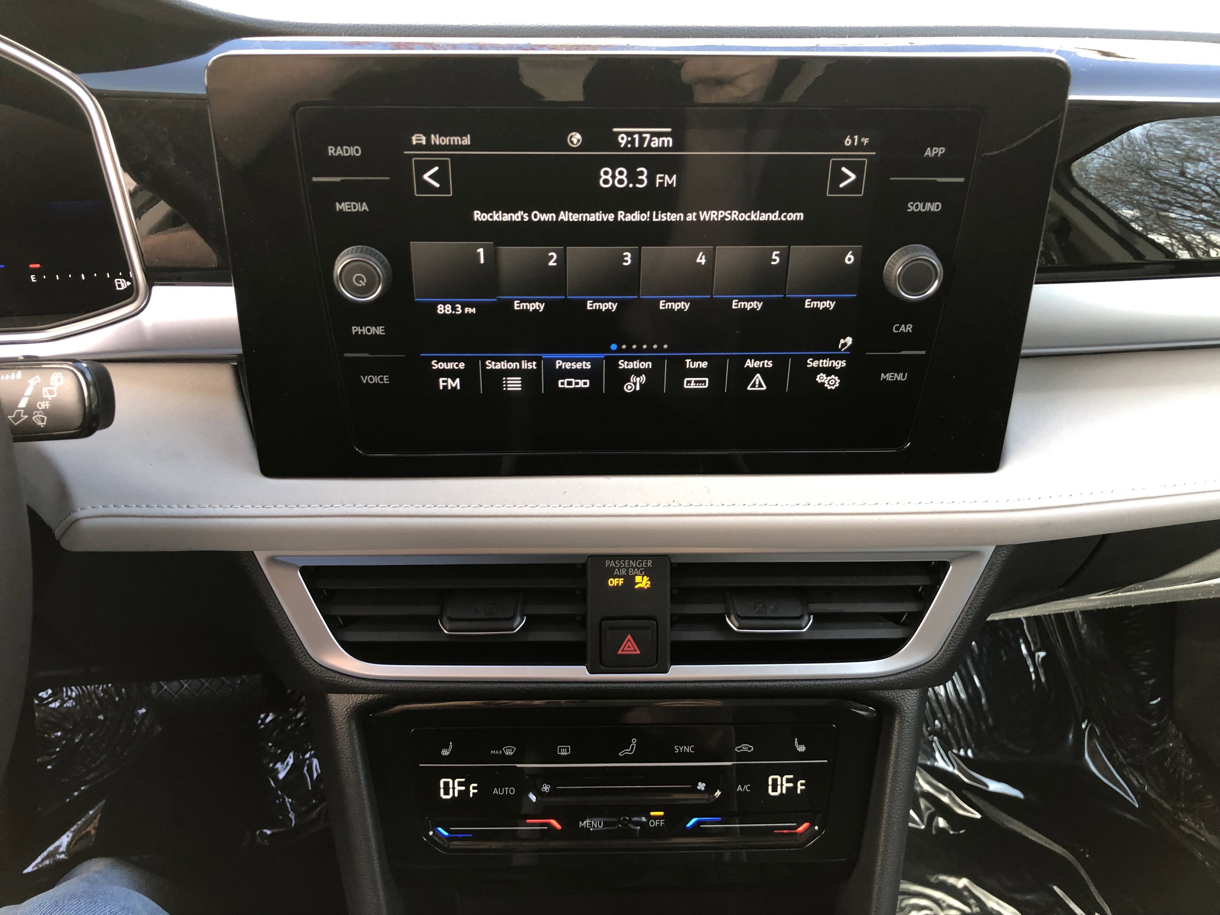 2026 Volkswagen Taos SE w/panoramic sunroof