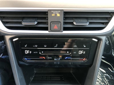 2026 Volkswagen Taos SE w/panoramic sunroof