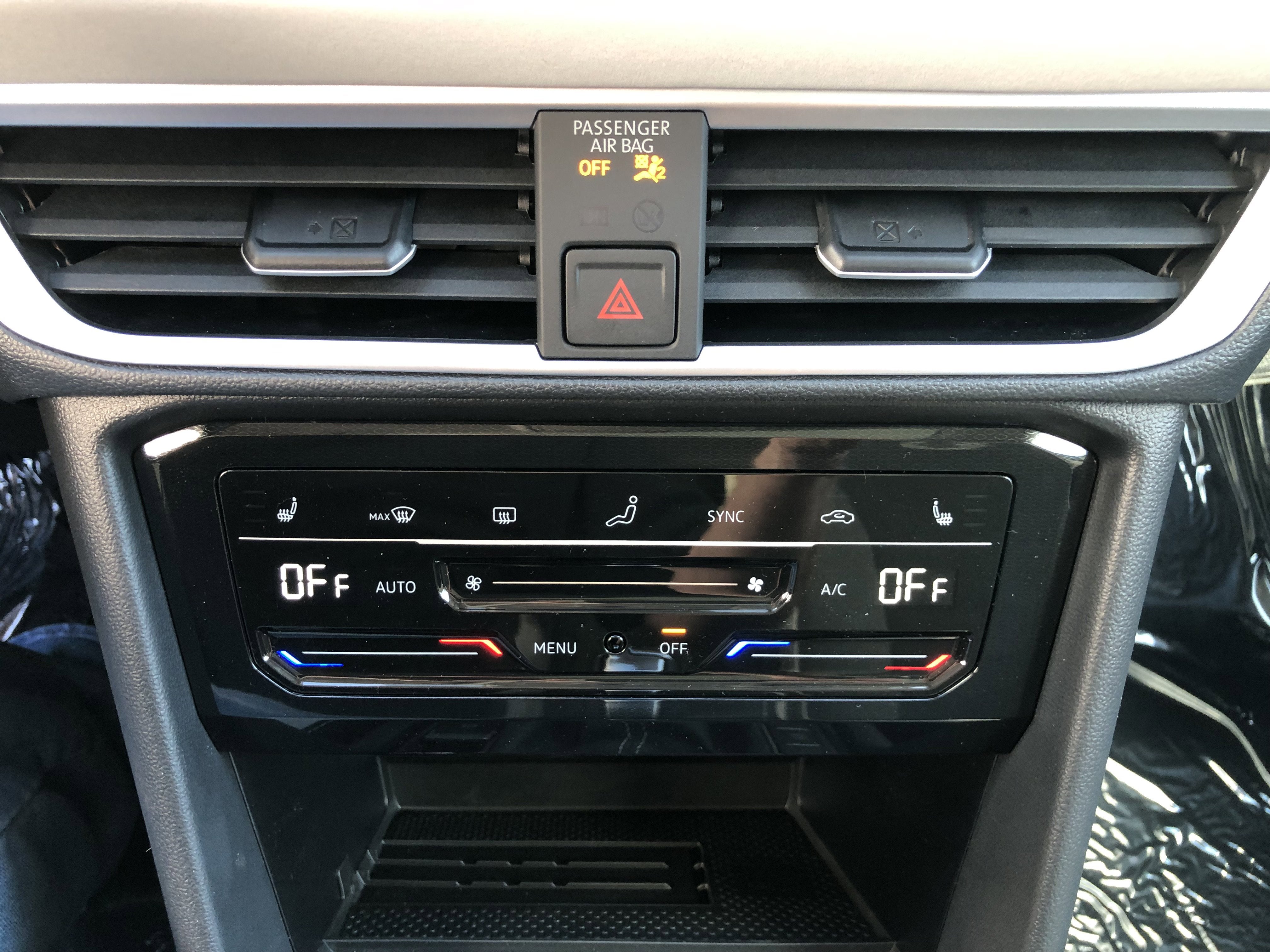 2026 Volkswagen Taos SE w/panoramic sunroof