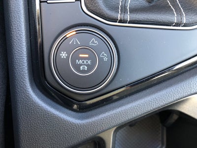2026 Volkswagen Taos SE w/panoramic sunroof