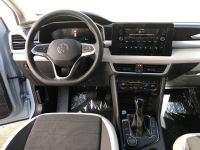 2026 Volkswagen Taos SE w/panoramic sunroof