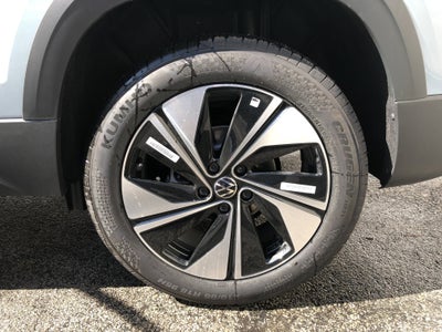 2026 Volkswagen Taos SE w/panoramic sunroof