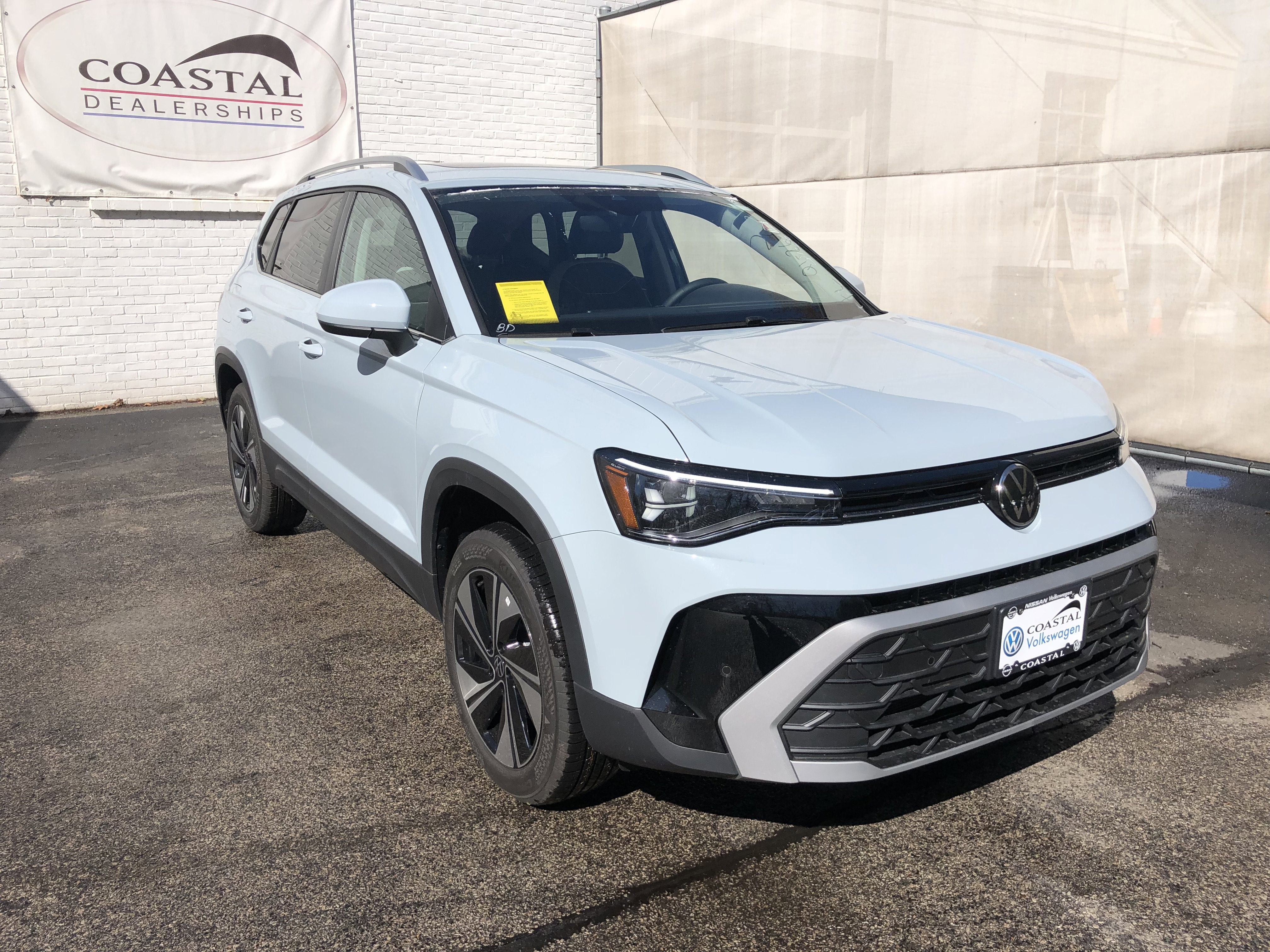 2026 Volkswagen Taos SE w/panoramic sunroof