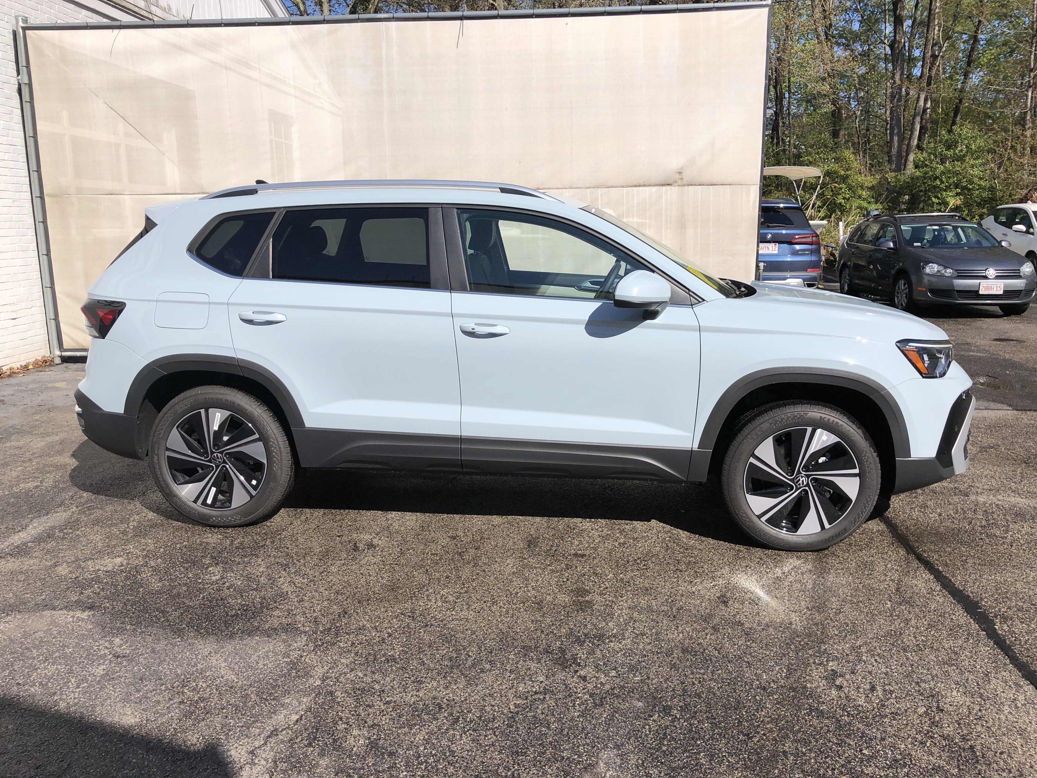 2026 Volkswagen Taos SE w/panoramic sunroof