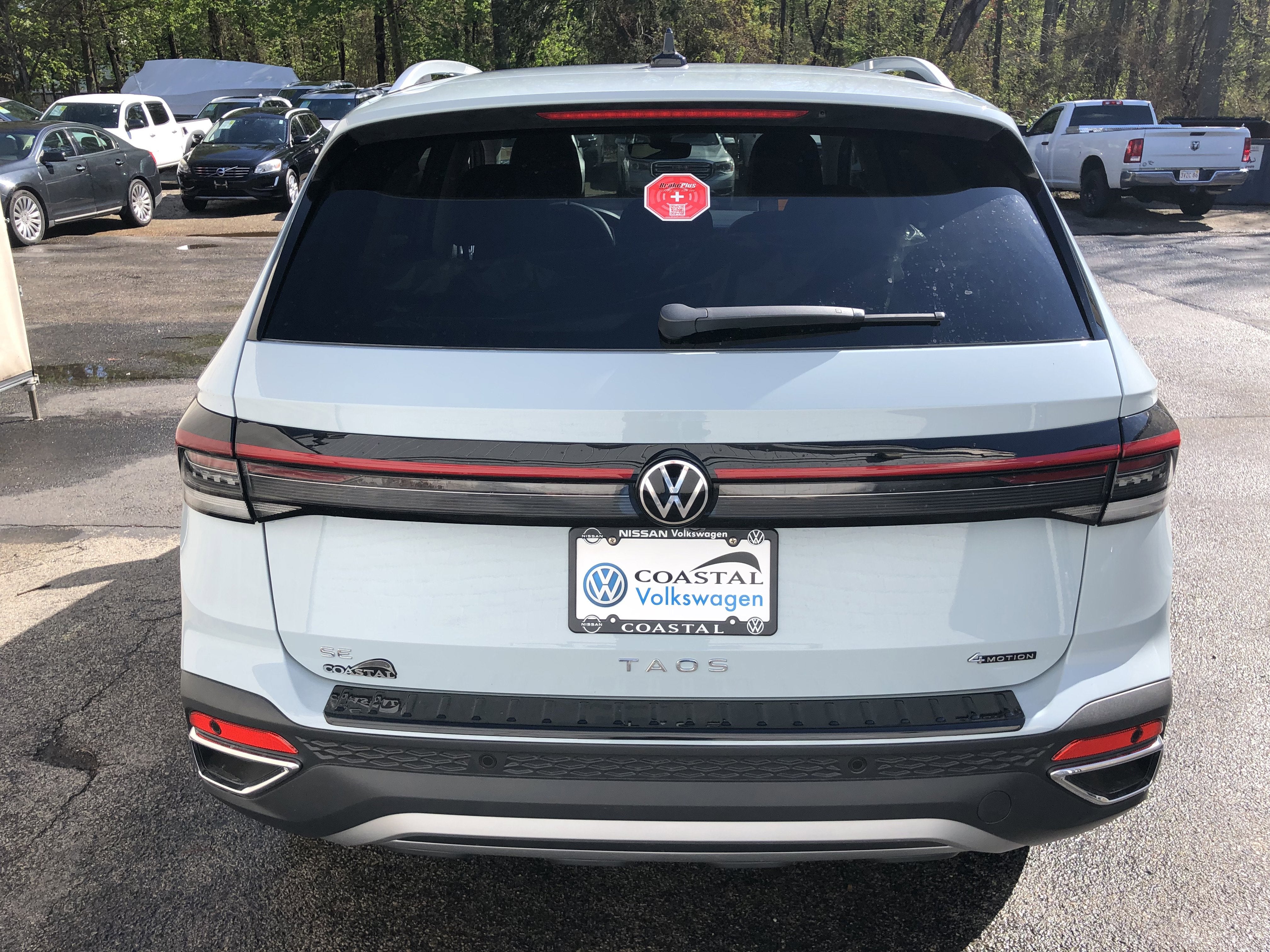 2026 Volkswagen Taos SE w/panoramic sunroof