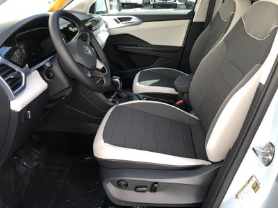 2026 Volkswagen Taos SE w/panoramic sunroof