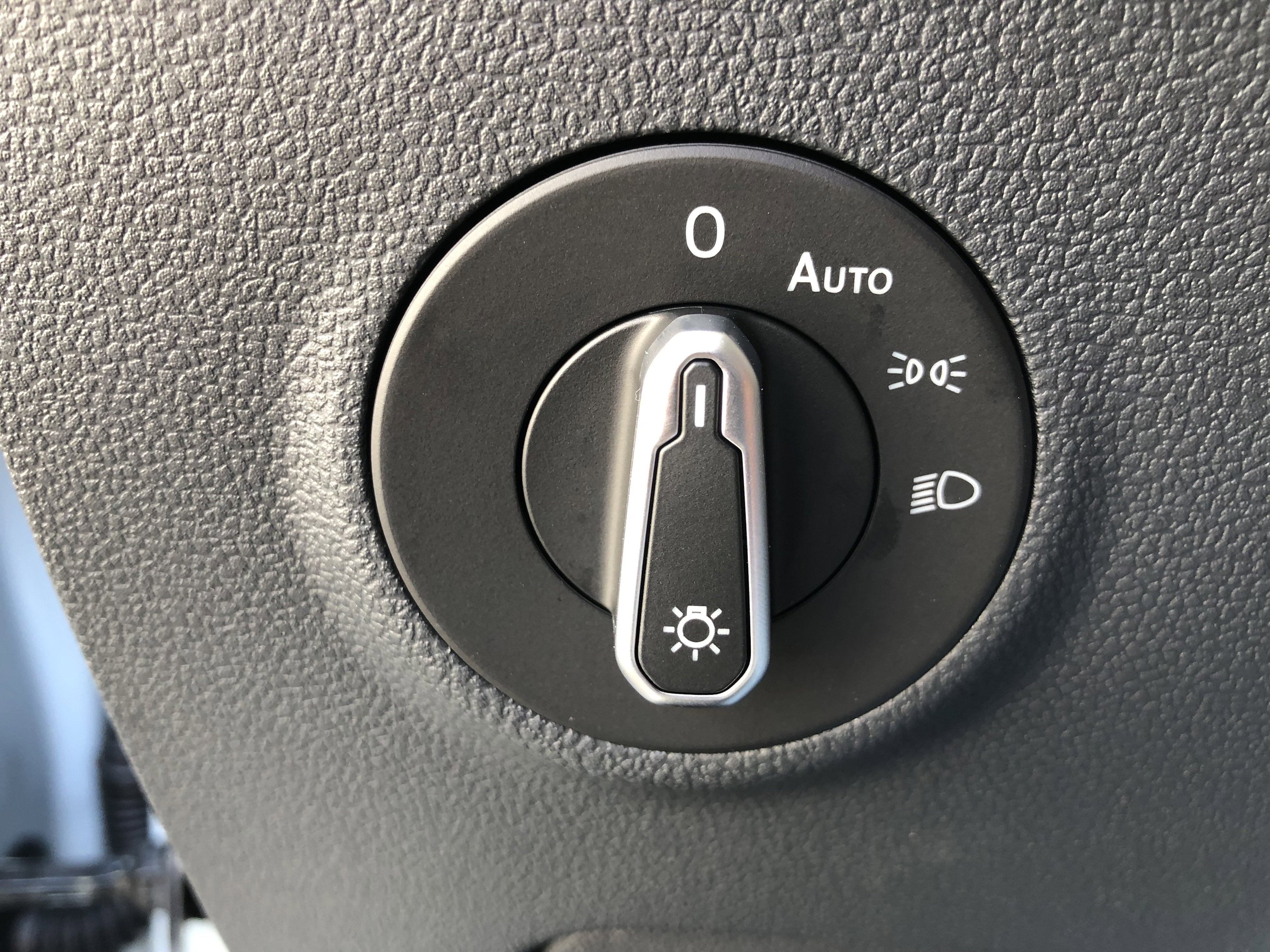 2026 Volkswagen Taos SE w/panoramic sunroof