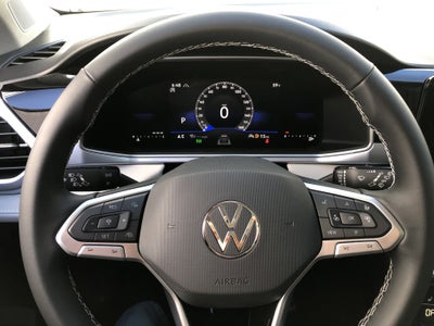 2026 Volkswagen Taos SE w/panoramic sunroof