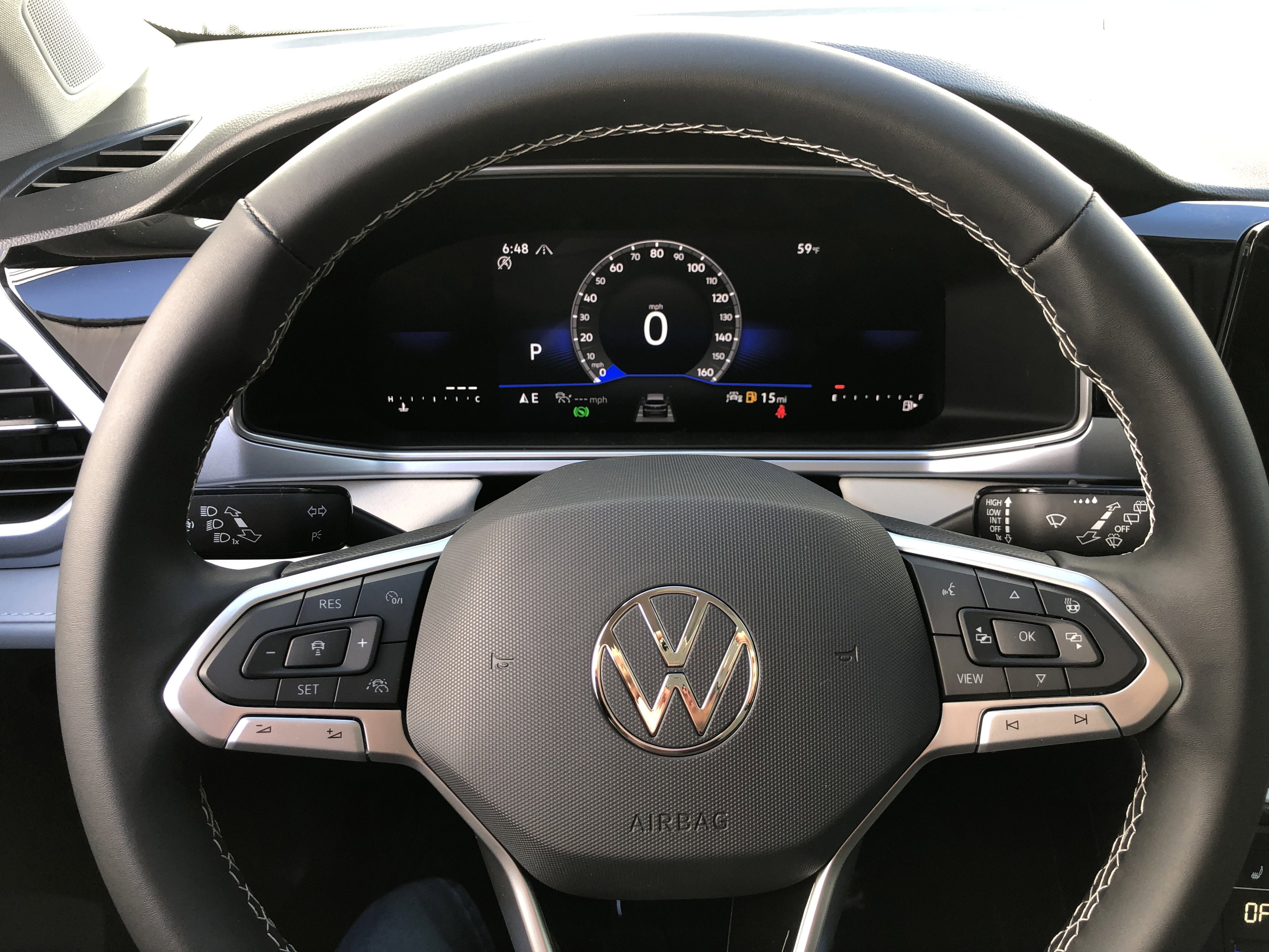 2026 Volkswagen Taos SE w/panoramic sunroof