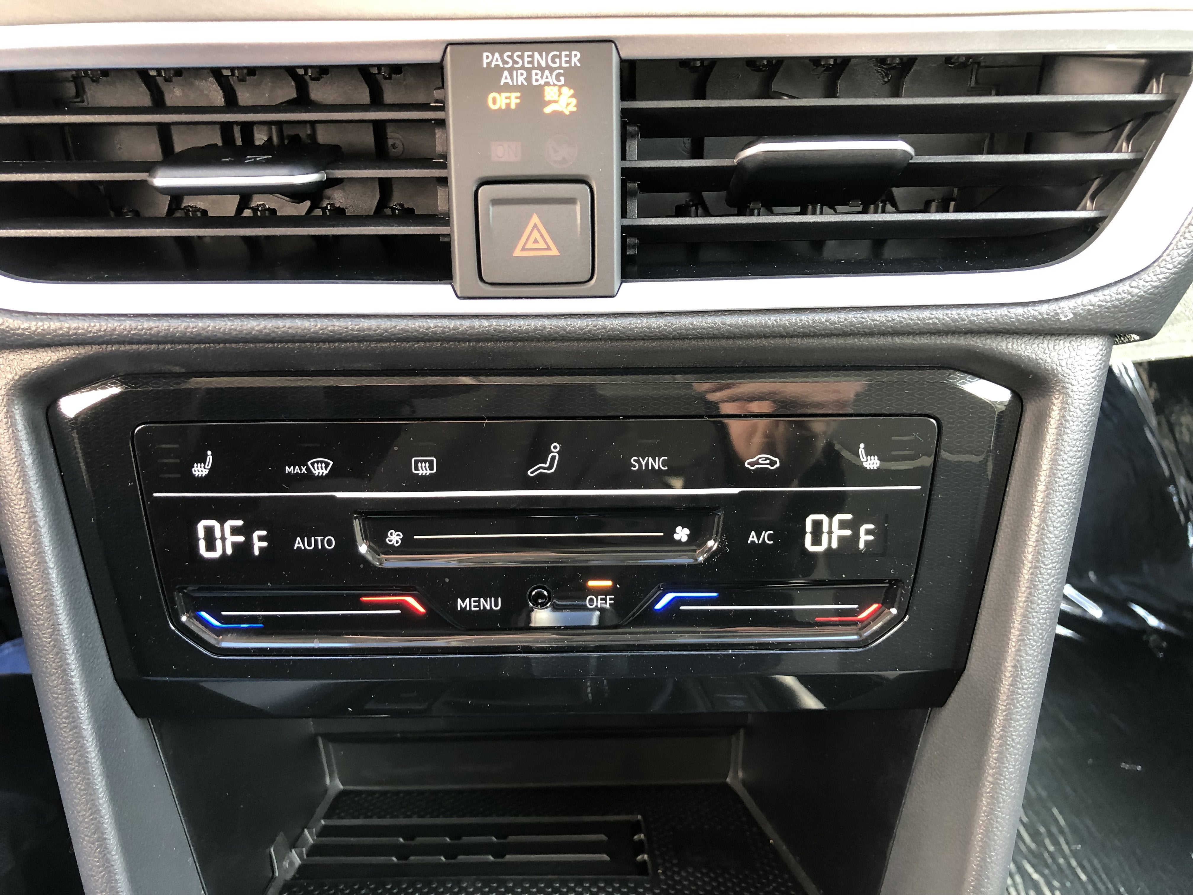 2026 Volkswagen Taos SE w/panoramic sunroof