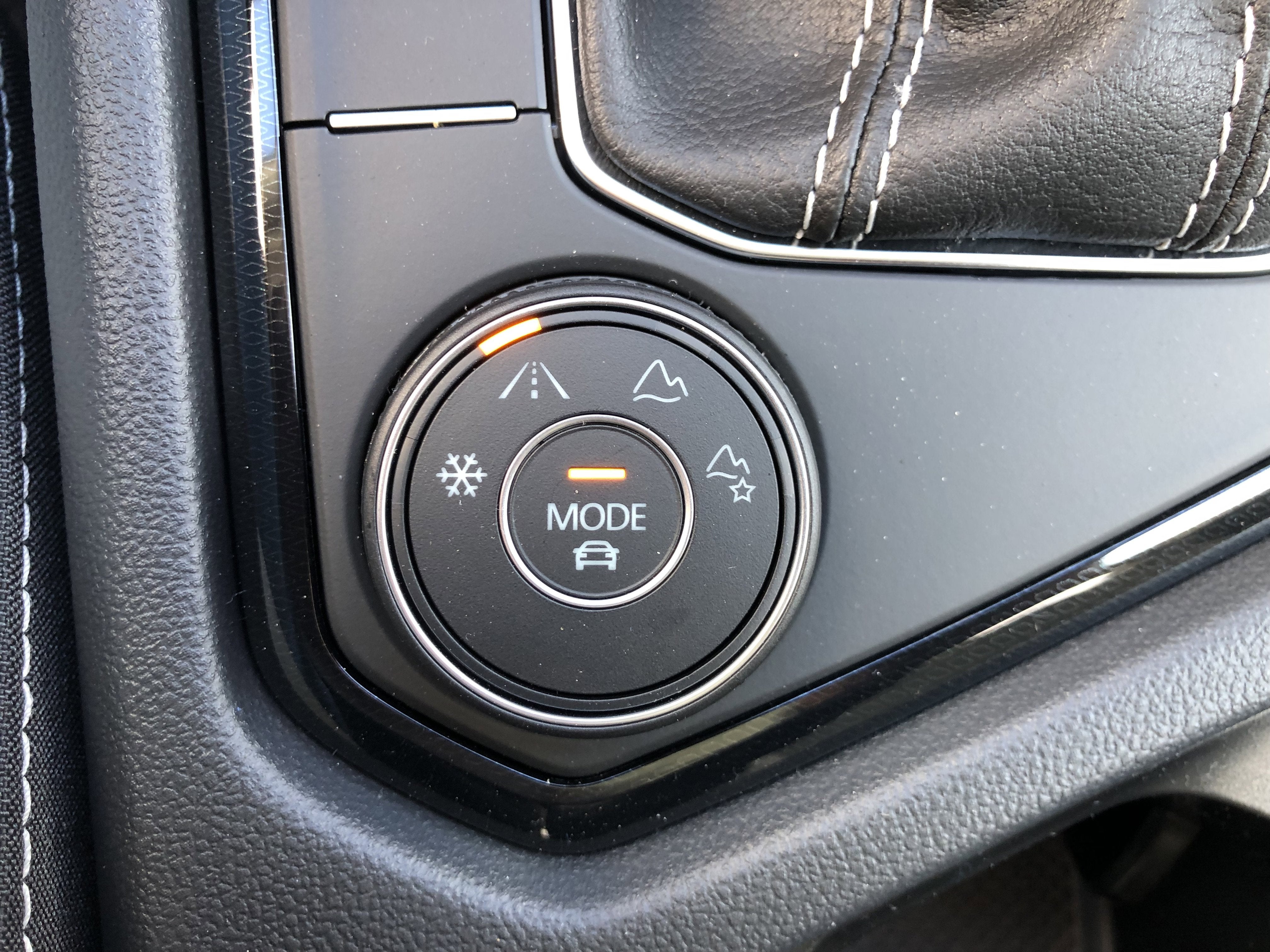 2026 Volkswagen Taos SE w/panoramic sunroof