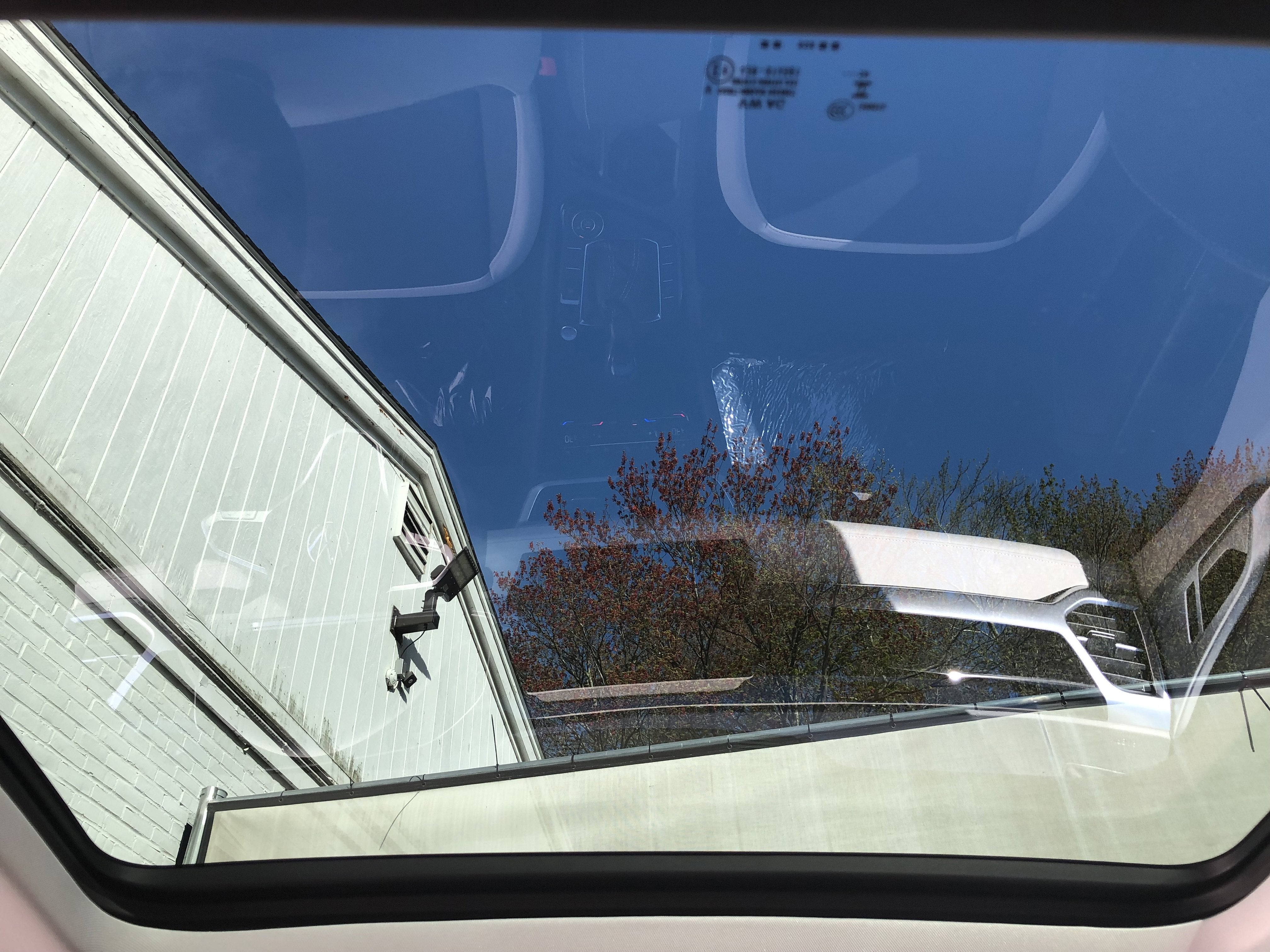 2026 Volkswagen Taos SE w/panoramic sunroof