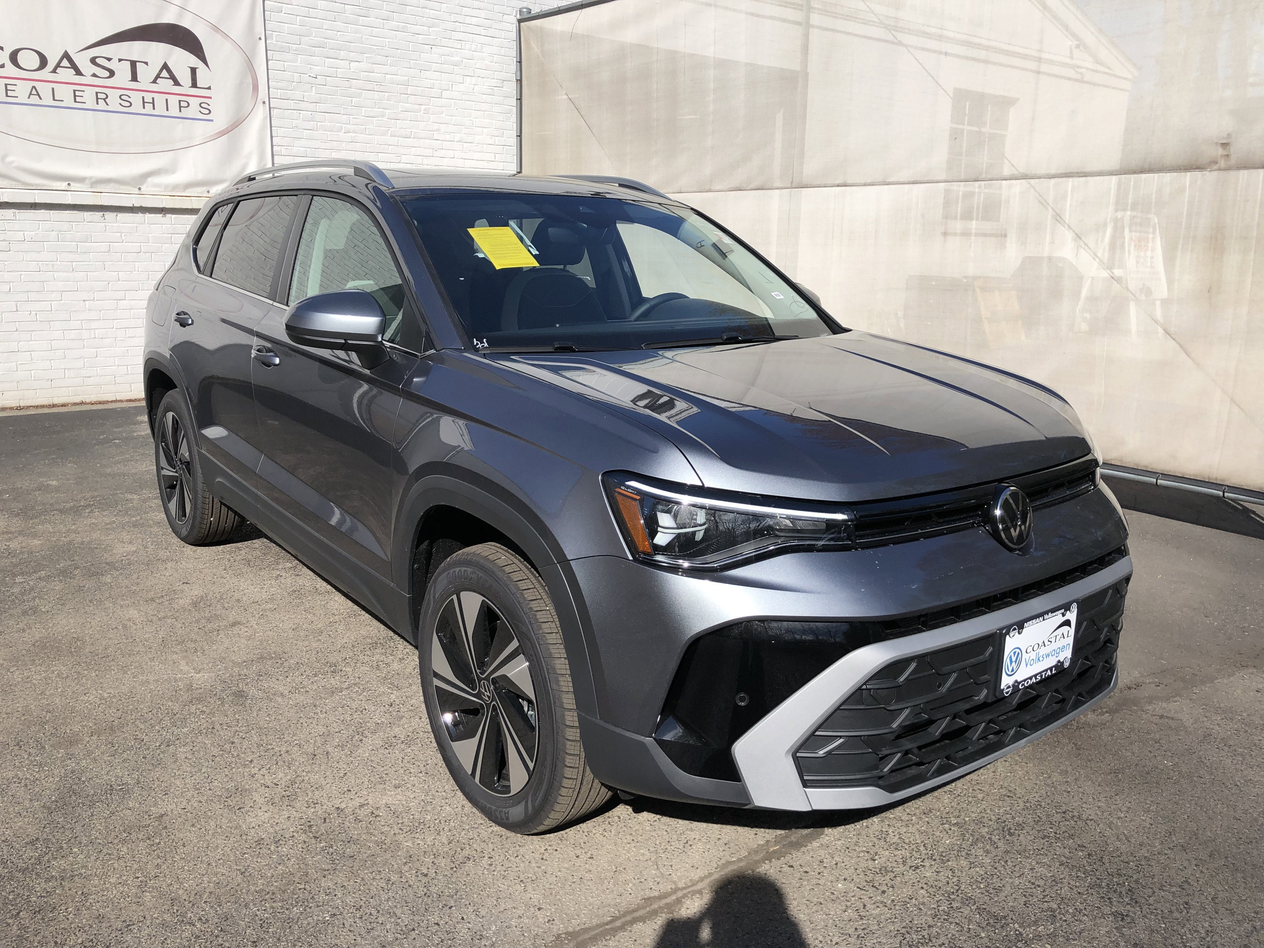 2026 Volkswagen Taos SE w/panoramic sunroof