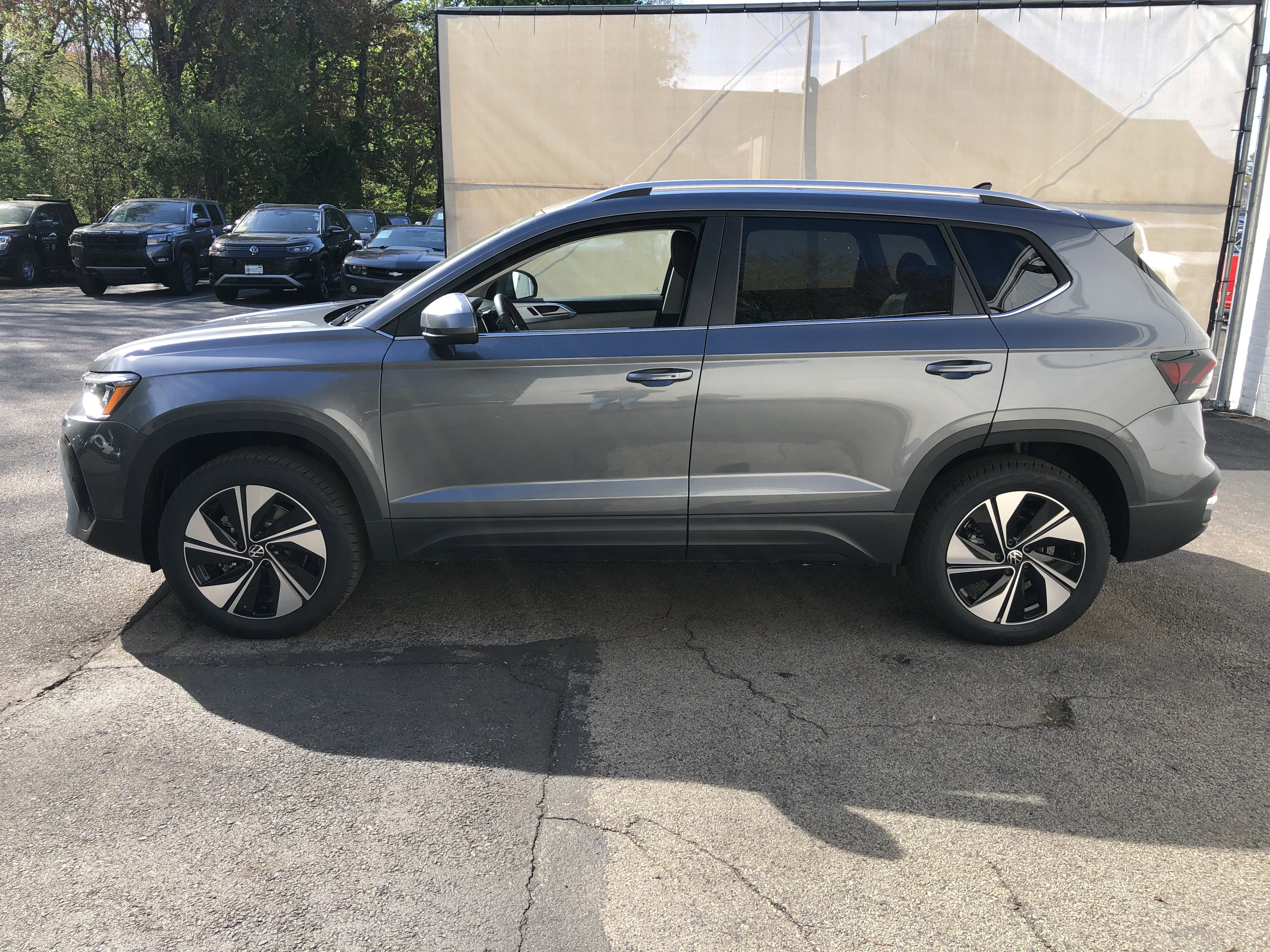 2026 Volkswagen Taos SE w/panoramic sunroof