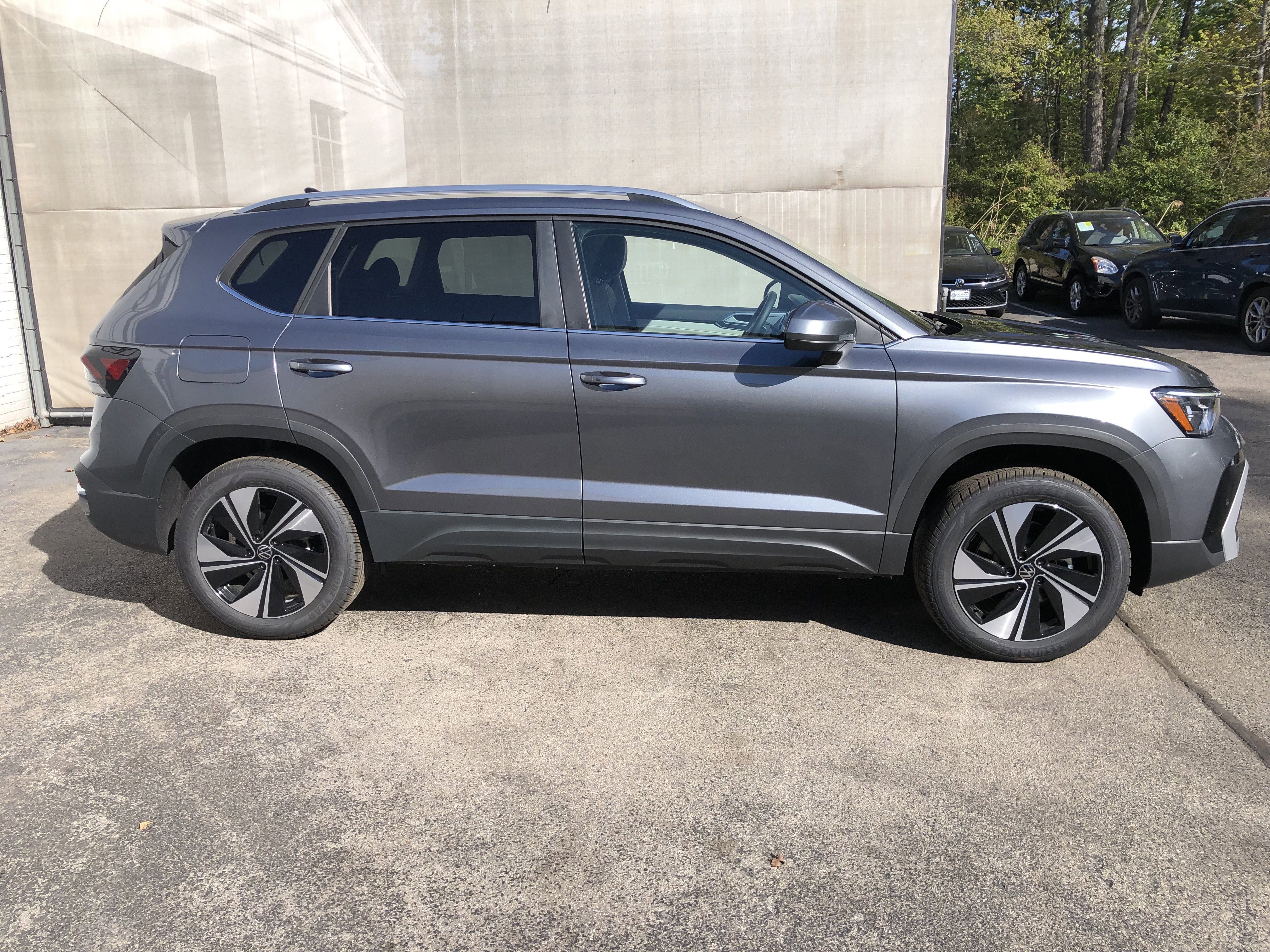 2026 Volkswagen Taos SE w/panoramic sunroof