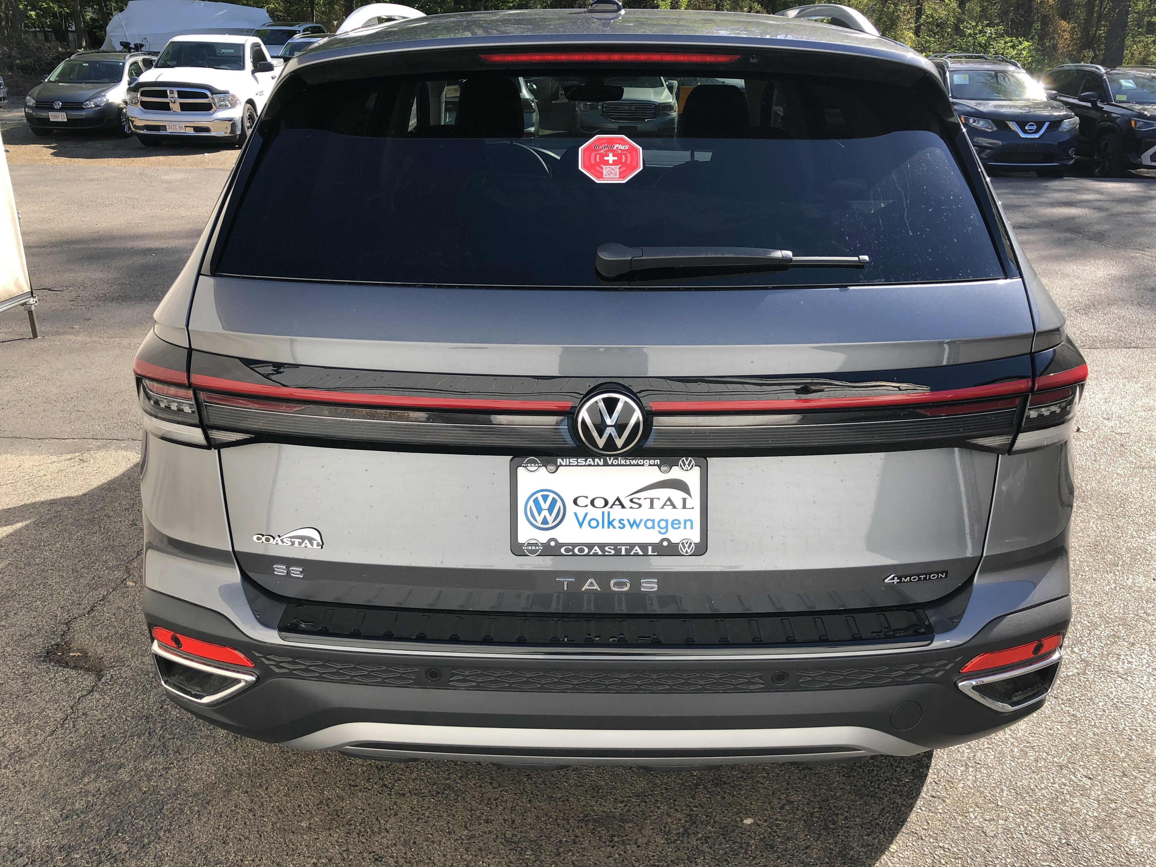 2026 Volkswagen Taos SE w/panoramic sunroof