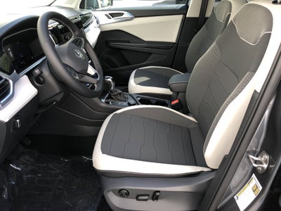 2026 Volkswagen Taos SE w/panoramic sunroof