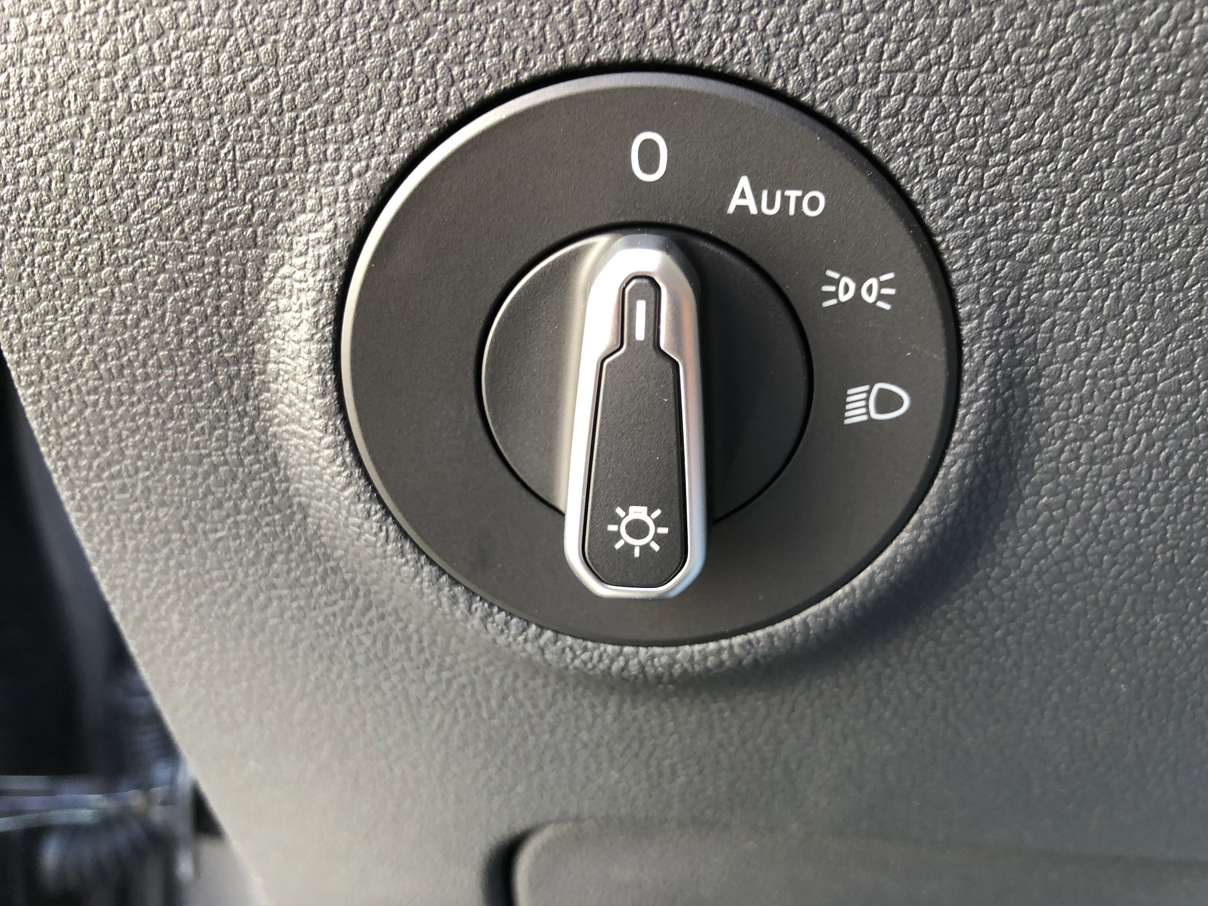 2026 Volkswagen Taos SE w/panoramic sunroof