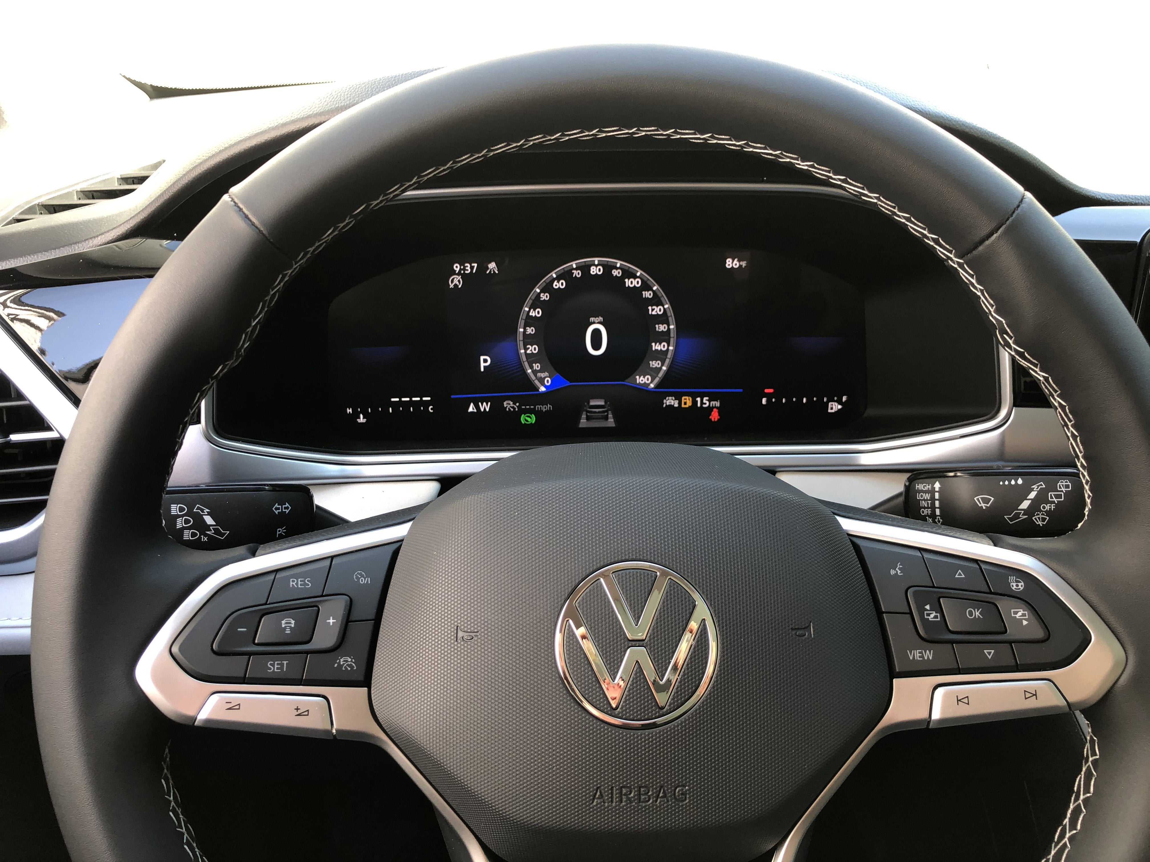 2026 Volkswagen Taos SE w/panoramic sunroof