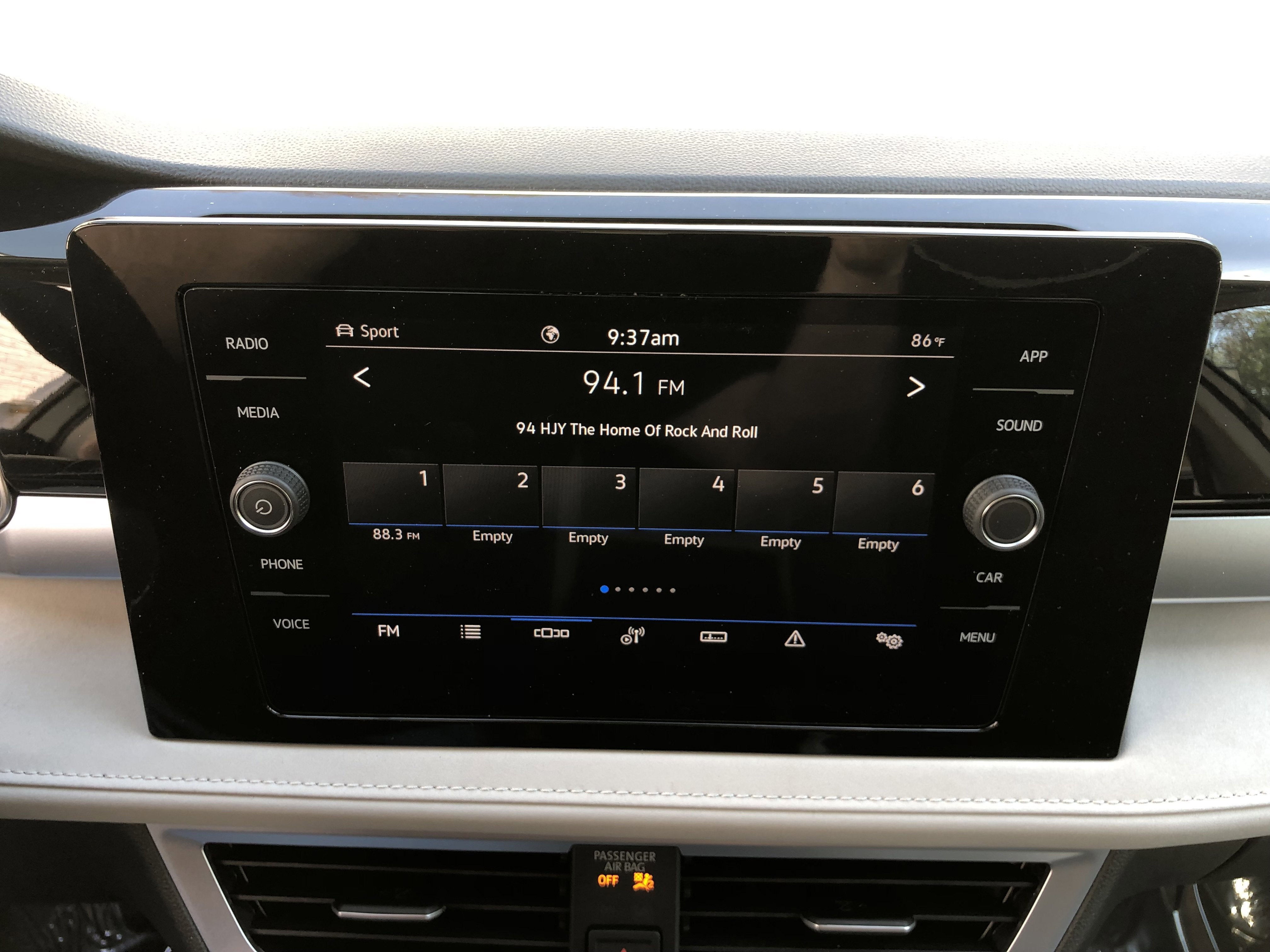 2026 Volkswagen Taos SE w/panoramic sunroof