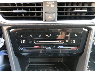 2026 Volkswagen Taos SE w/panoramic sunroof