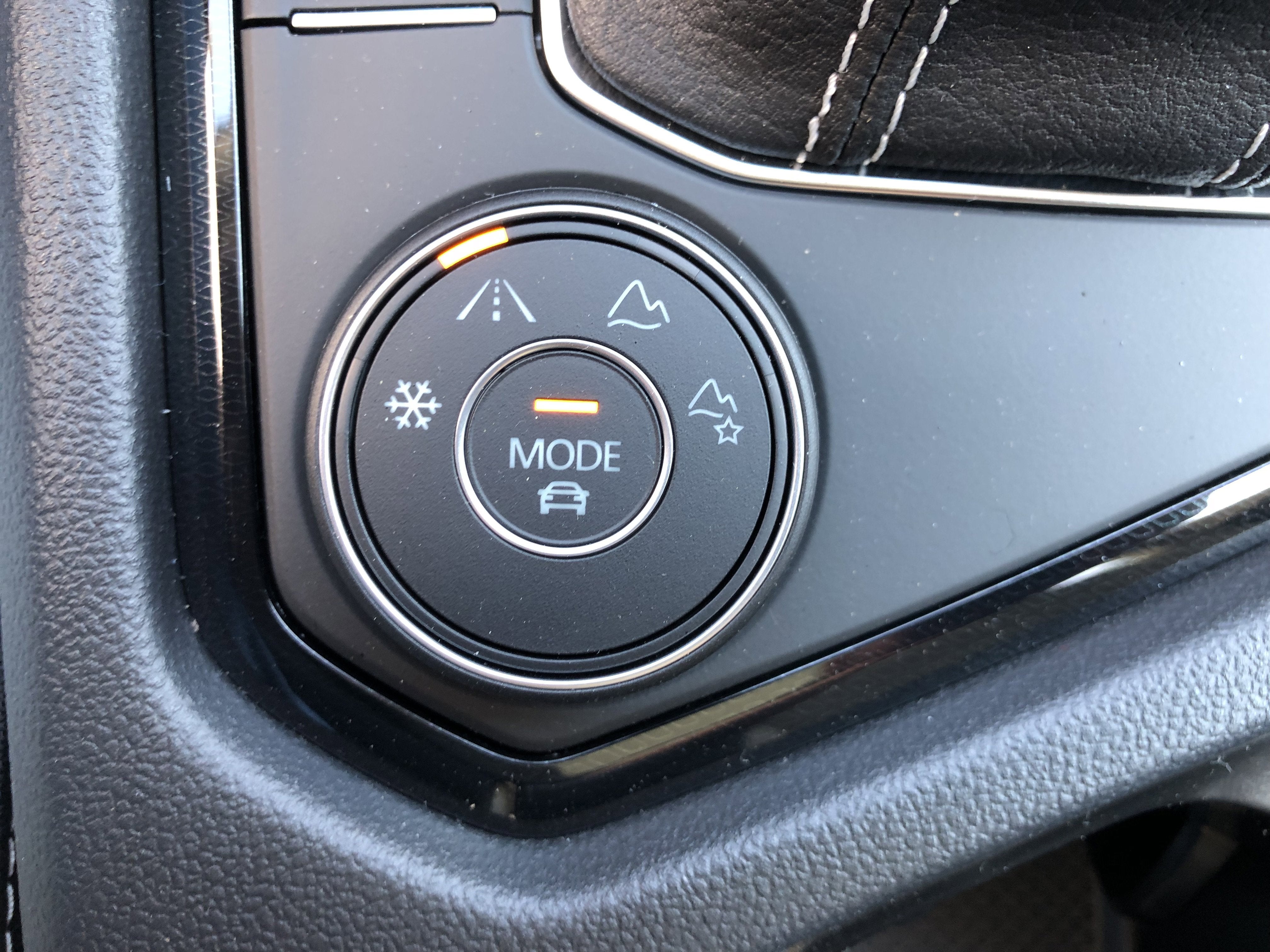 2026 Volkswagen Taos SE w/panoramic sunroof