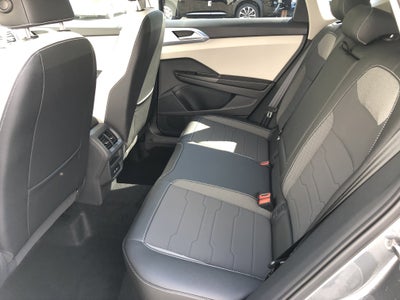 2026 Volkswagen Taos SE w/panoramic sunroof