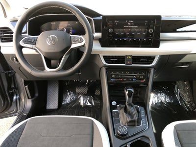 2026 Volkswagen Taos SE w/panoramic sunroof
