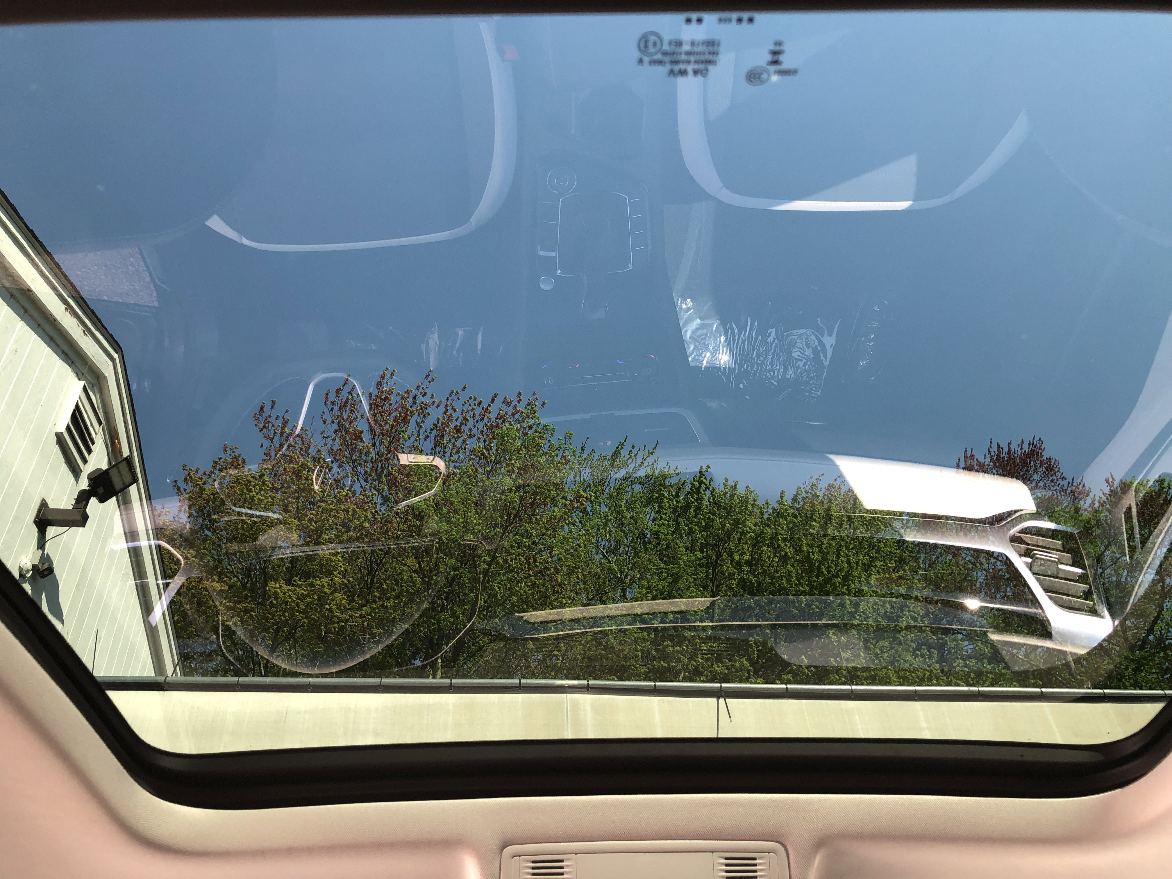2026 Volkswagen Taos SE w/panoramic sunroof