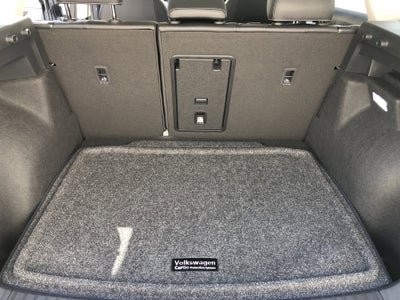 2026 Volkswagen Taos SE w/panoramic sunroof