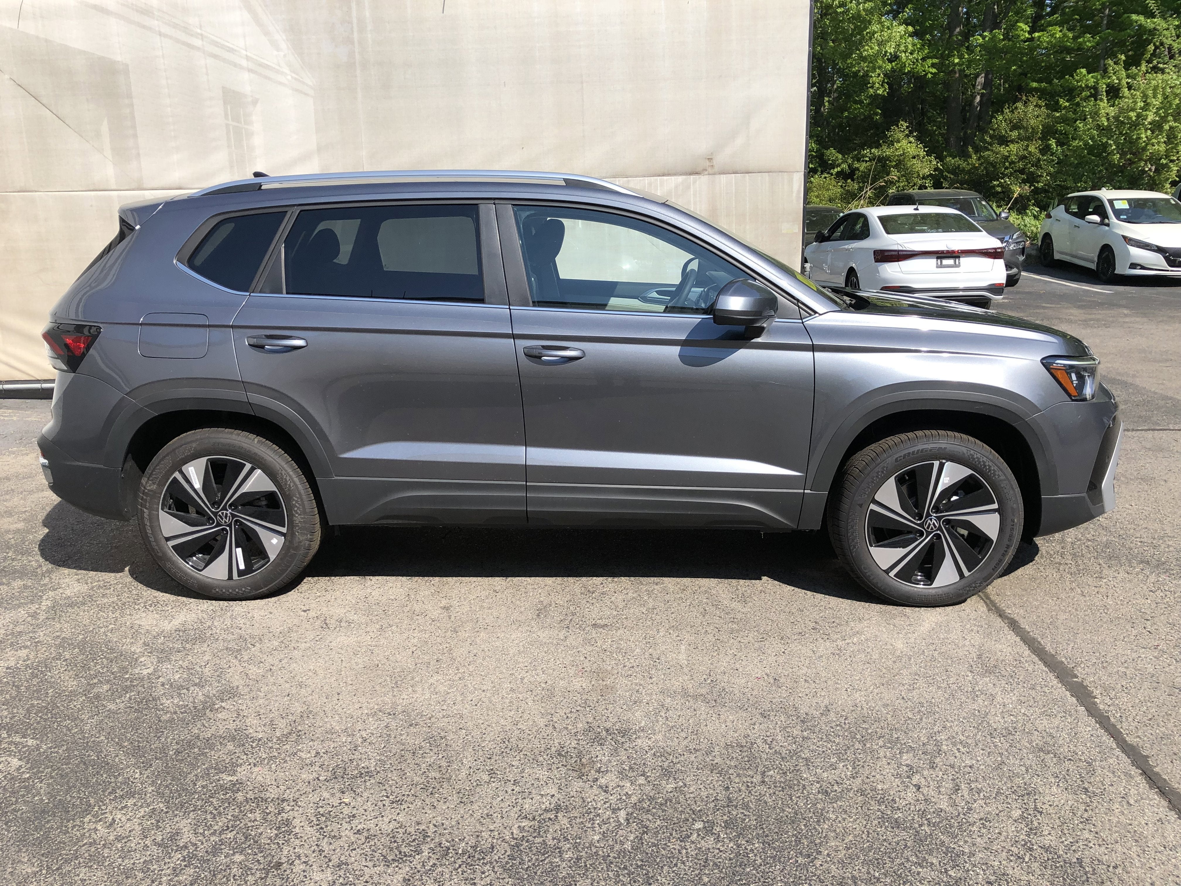 2026 Volkswagen Taos SE w/panoramic sunroof
