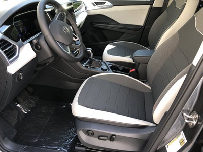 2026 Volkswagen Taos SE w/panoramic sunroof