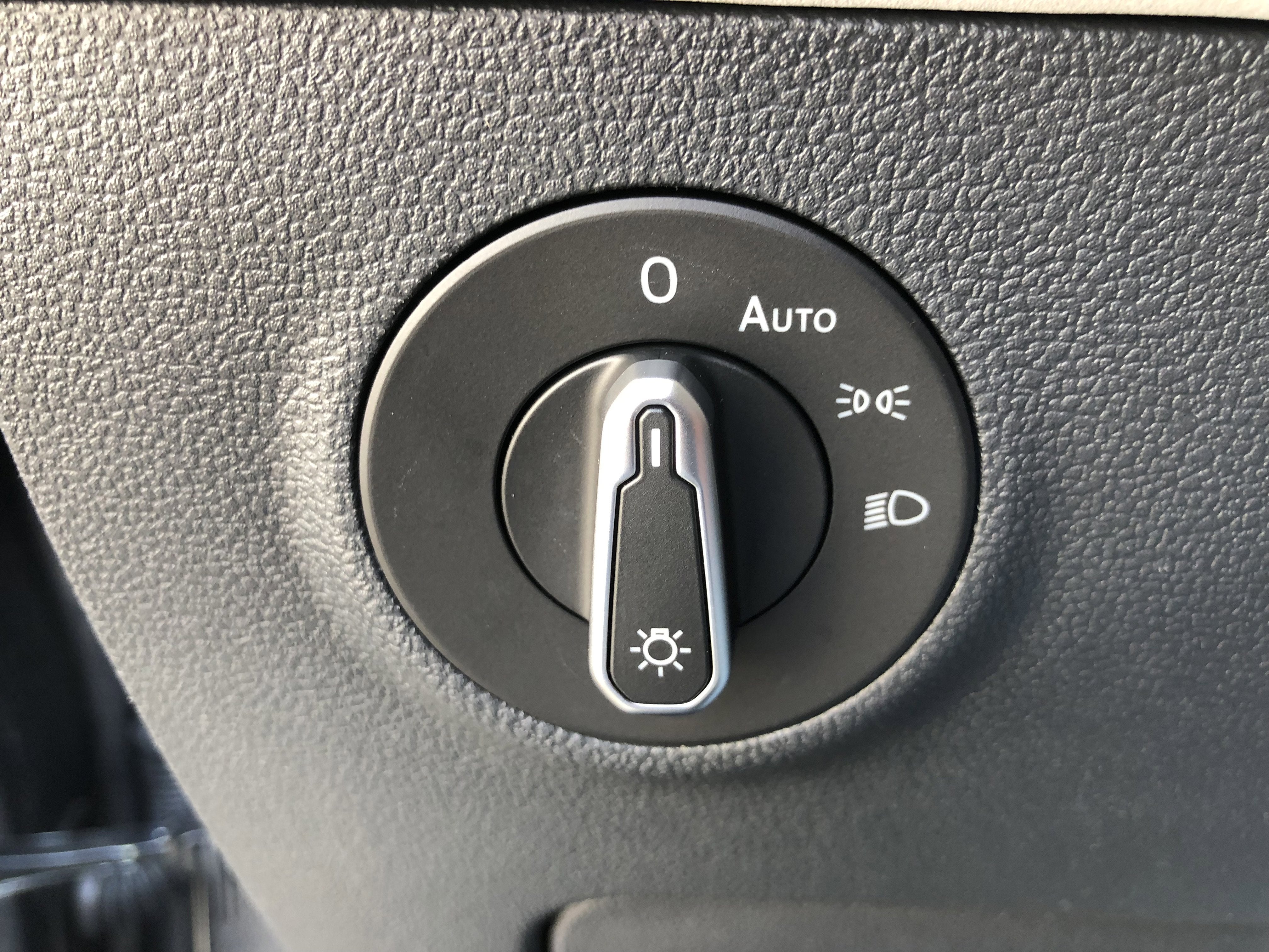 2026 Volkswagen Taos SE w/panoramic sunroof