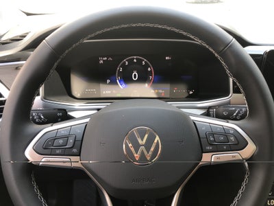 2026 Volkswagen Taos SE w/panoramic sunroof