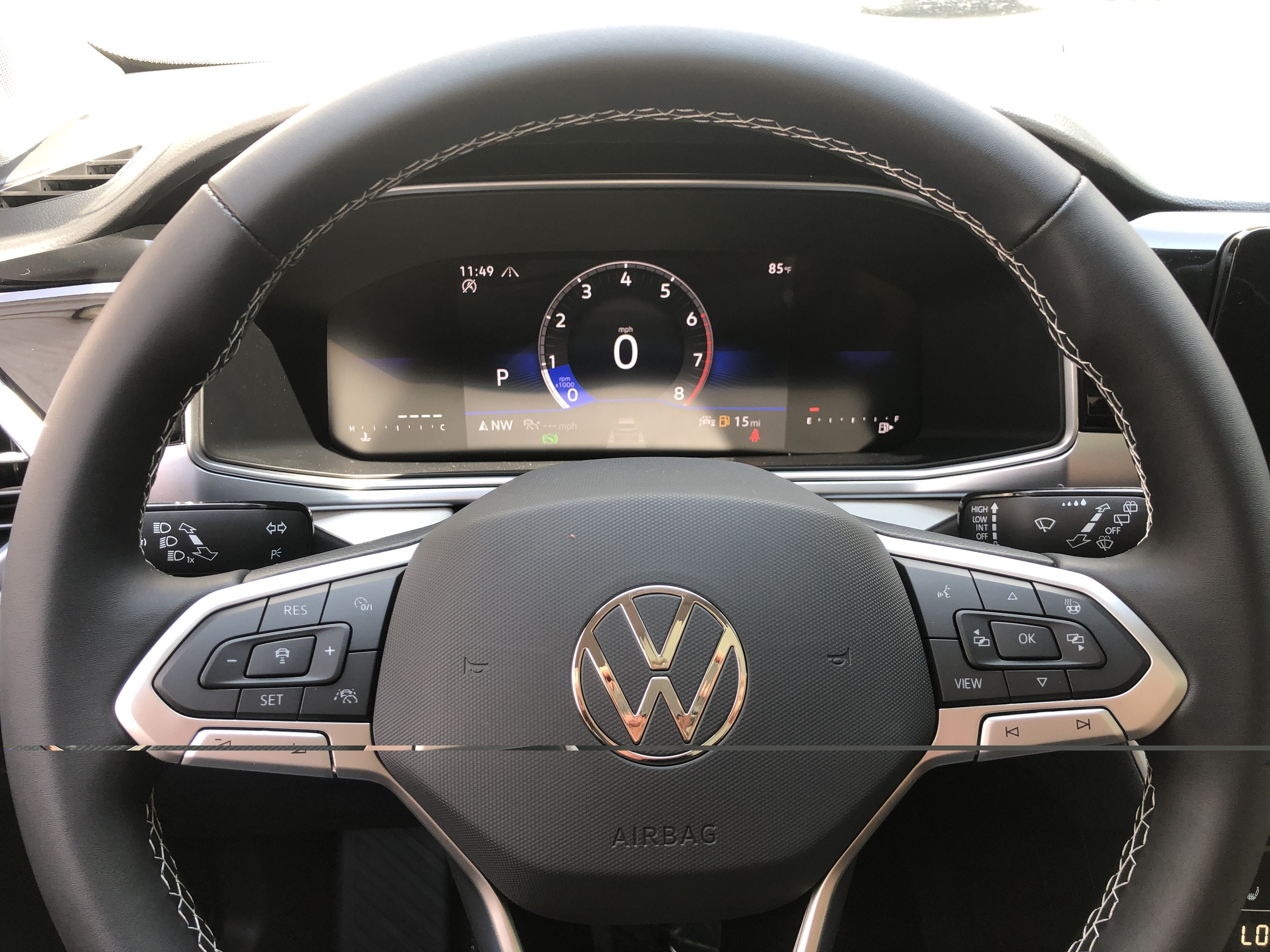 2026 Volkswagen Taos SE w/panoramic sunroof