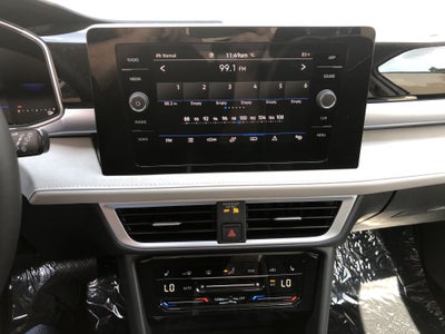 2026 Volkswagen Taos SE w/panoramic sunroof