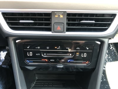 2026 Volkswagen Taos SE w/panoramic sunroof