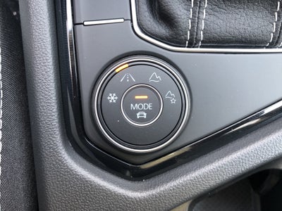 2026 Volkswagen Taos SE w/panoramic sunroof